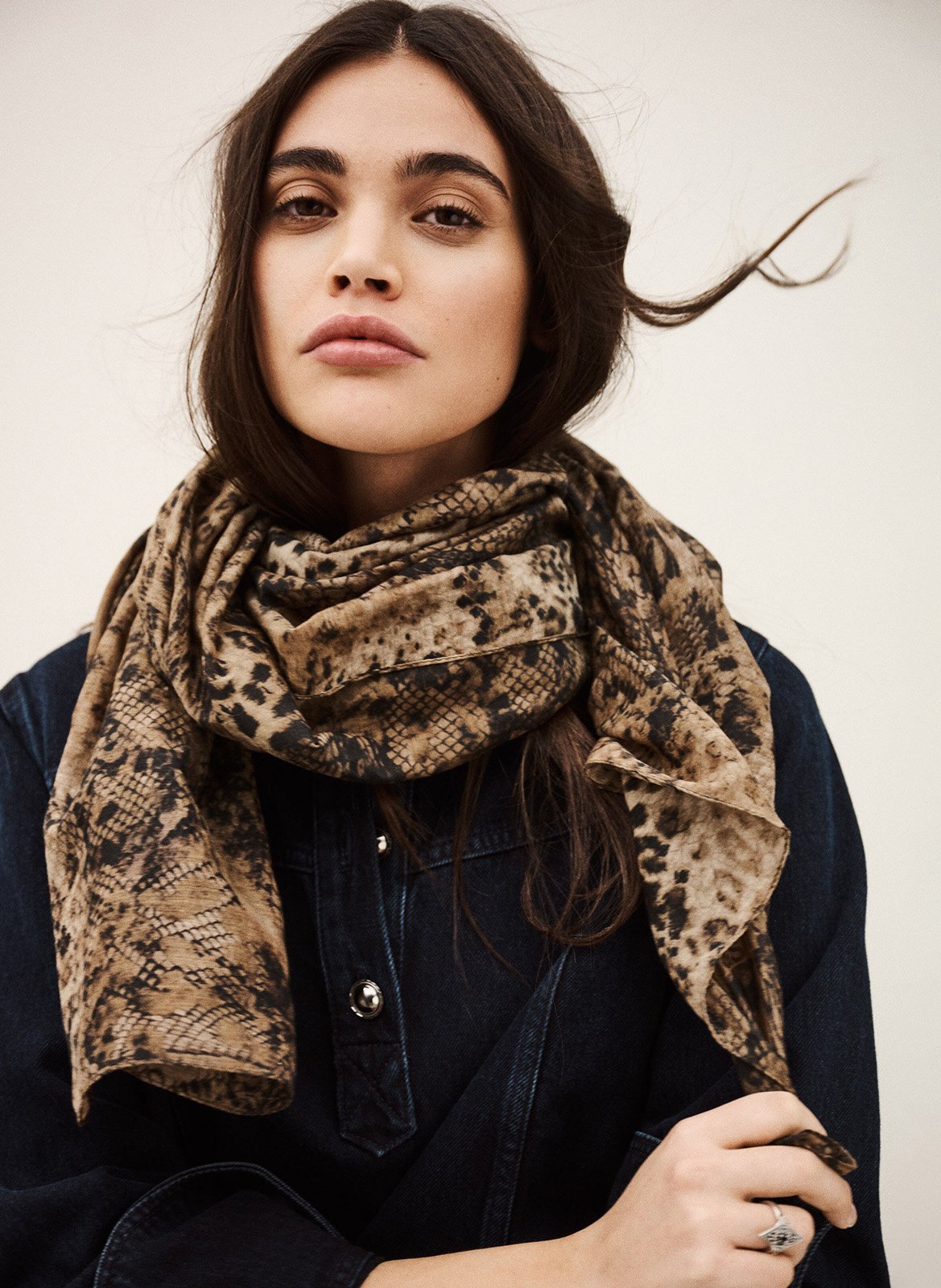 Foulard en coton et soie mélangé imprimé sara BA&SH Kaki