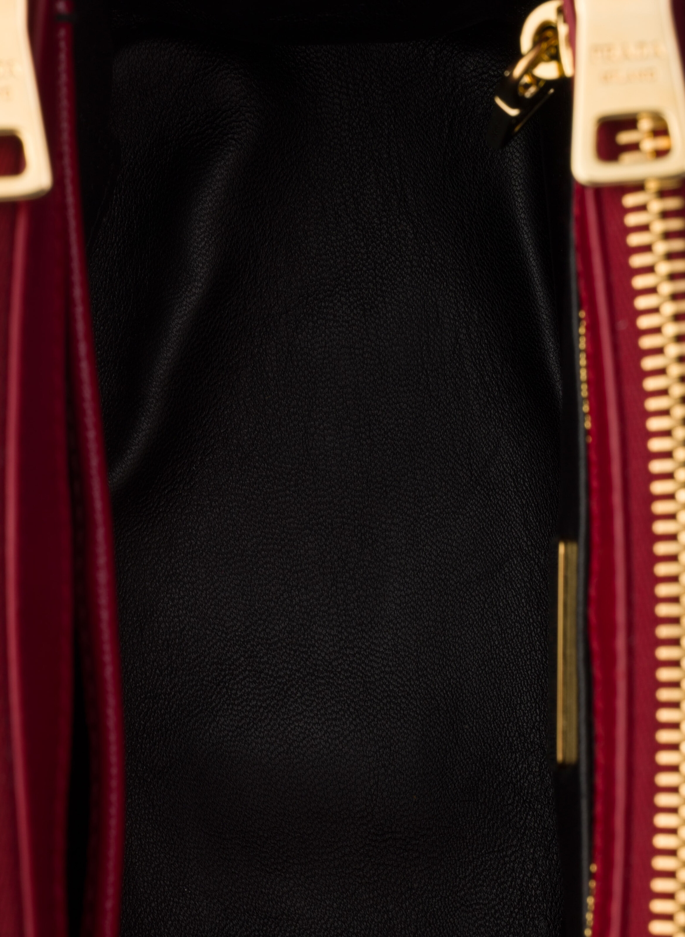 Mini sac prada galleria en cuir saffiano verni PRADA Rouge