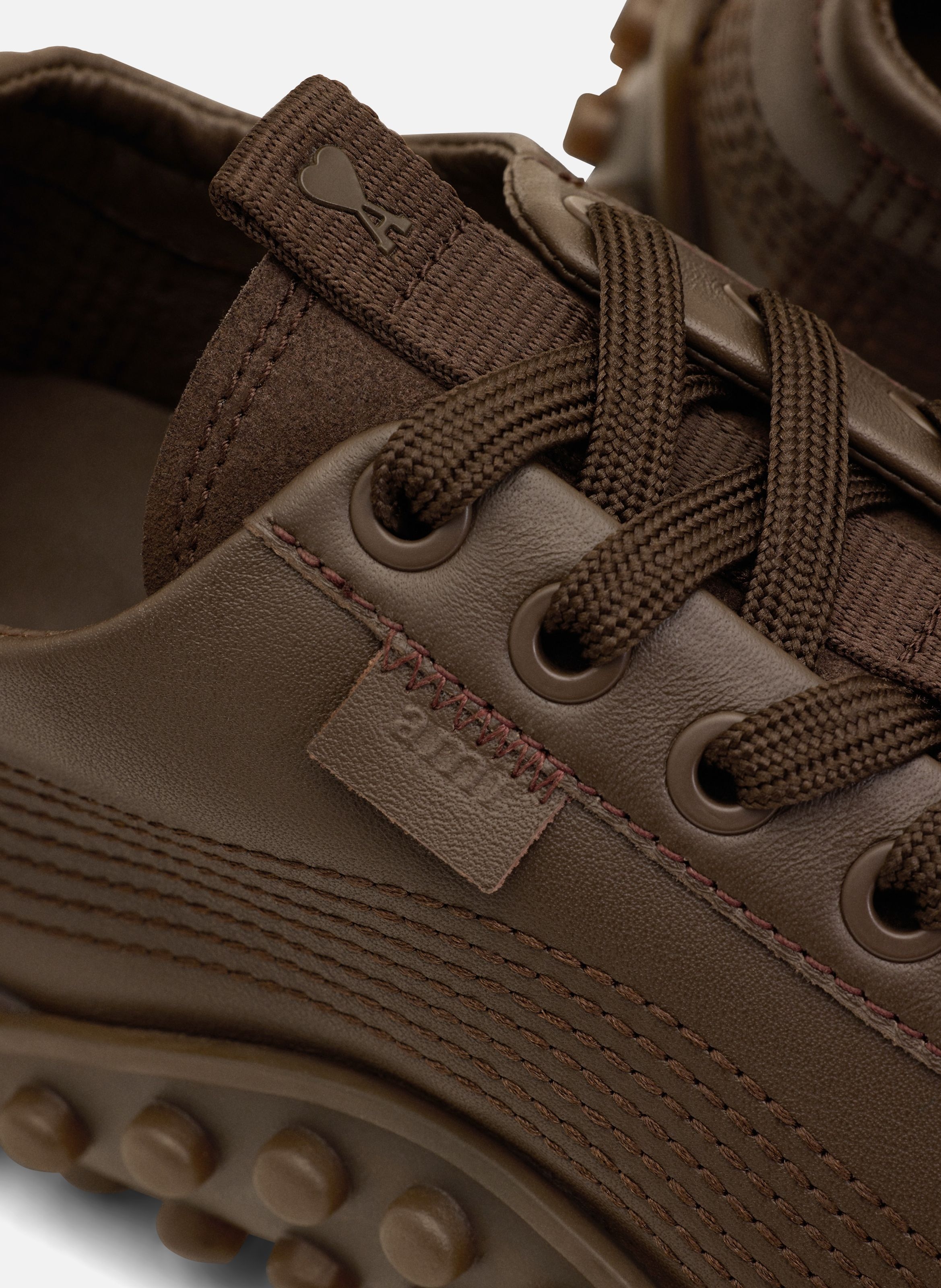 Sneakers mirage unisexes en cuir de veau AMI PARIS Marron