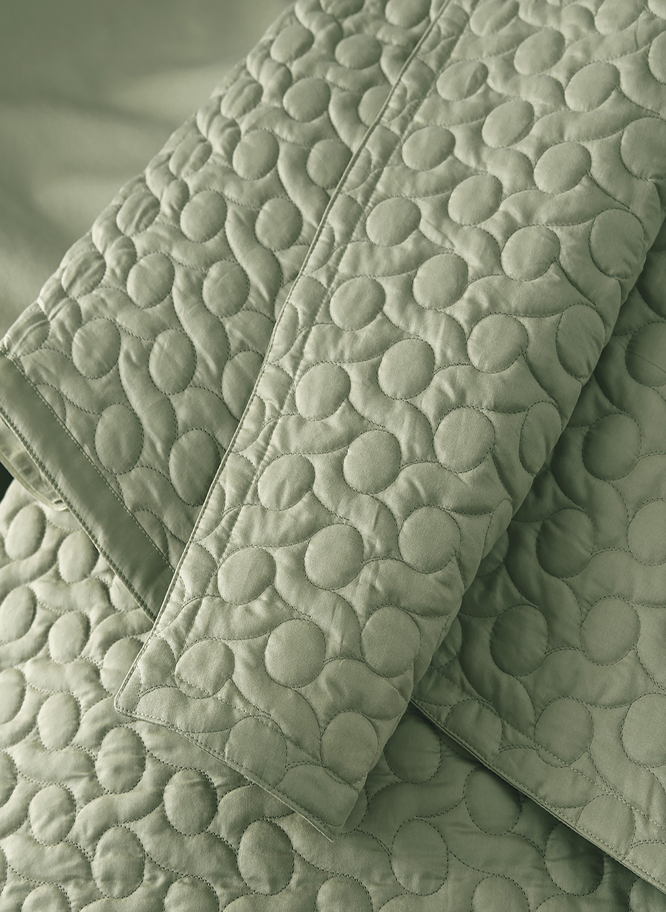 Couvre-lit matelassé uni en satin de coton bio, poesie ALEXANDRE TURPAULT Vert