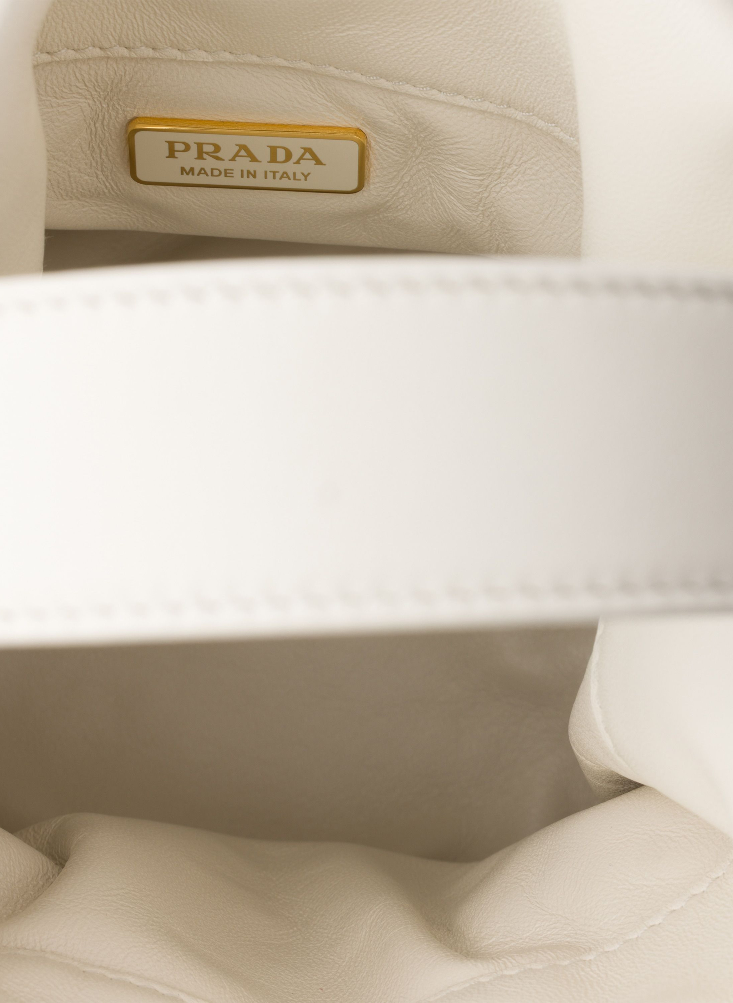 Petit sac seau en cuir nappa PRADA Blanc