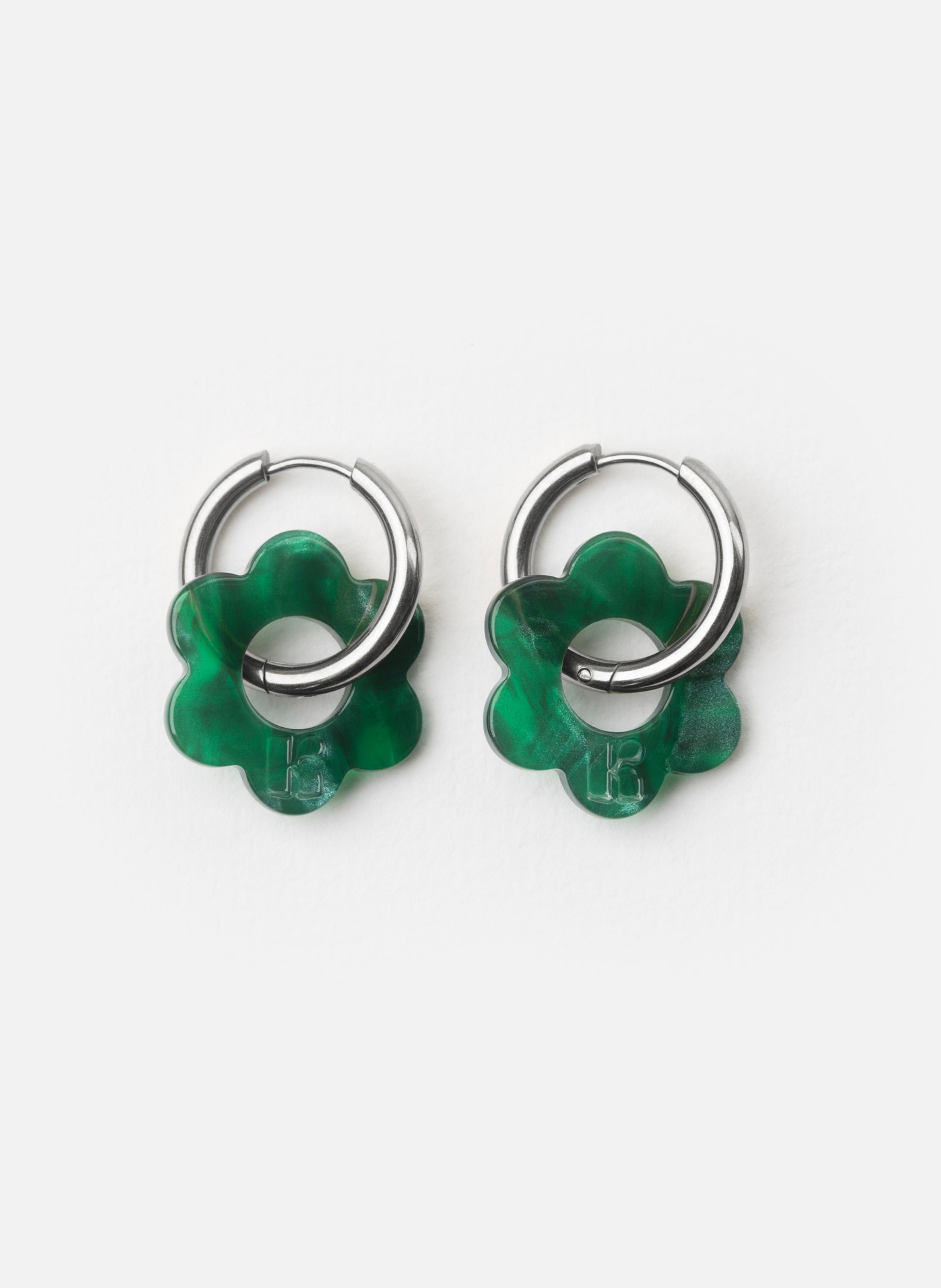 KURAGE GINZA Boucles d'oreilles baby fleurette avec anneaux en acier inoxydable argenté Vert