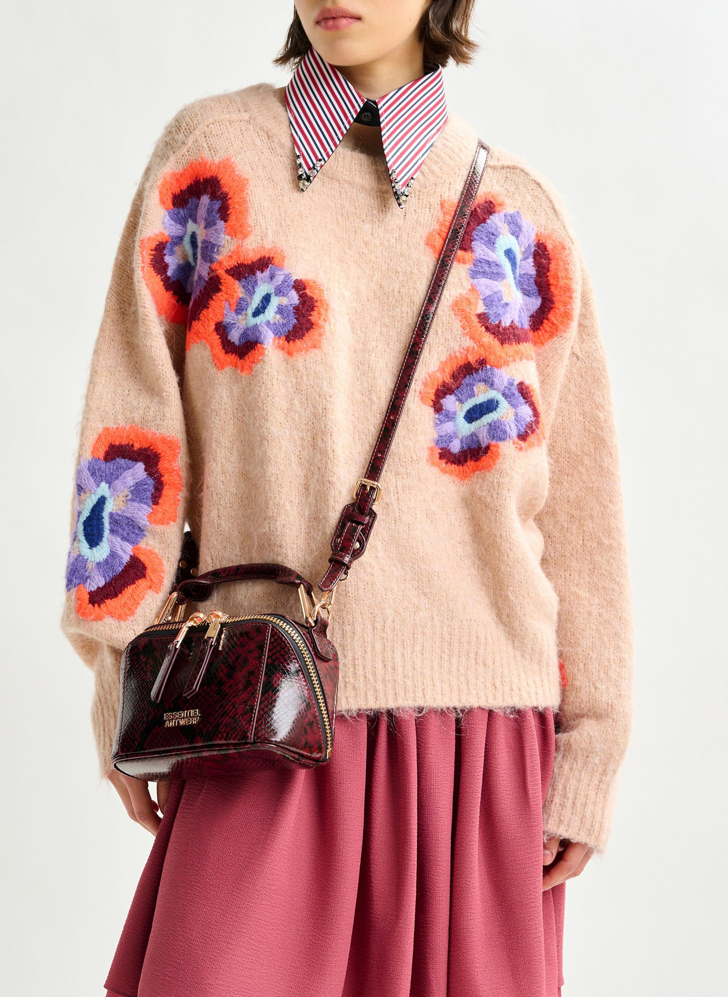 Pull ample jacquard fleuri Impossible1 ESSENTIEL ANTWERP Marron