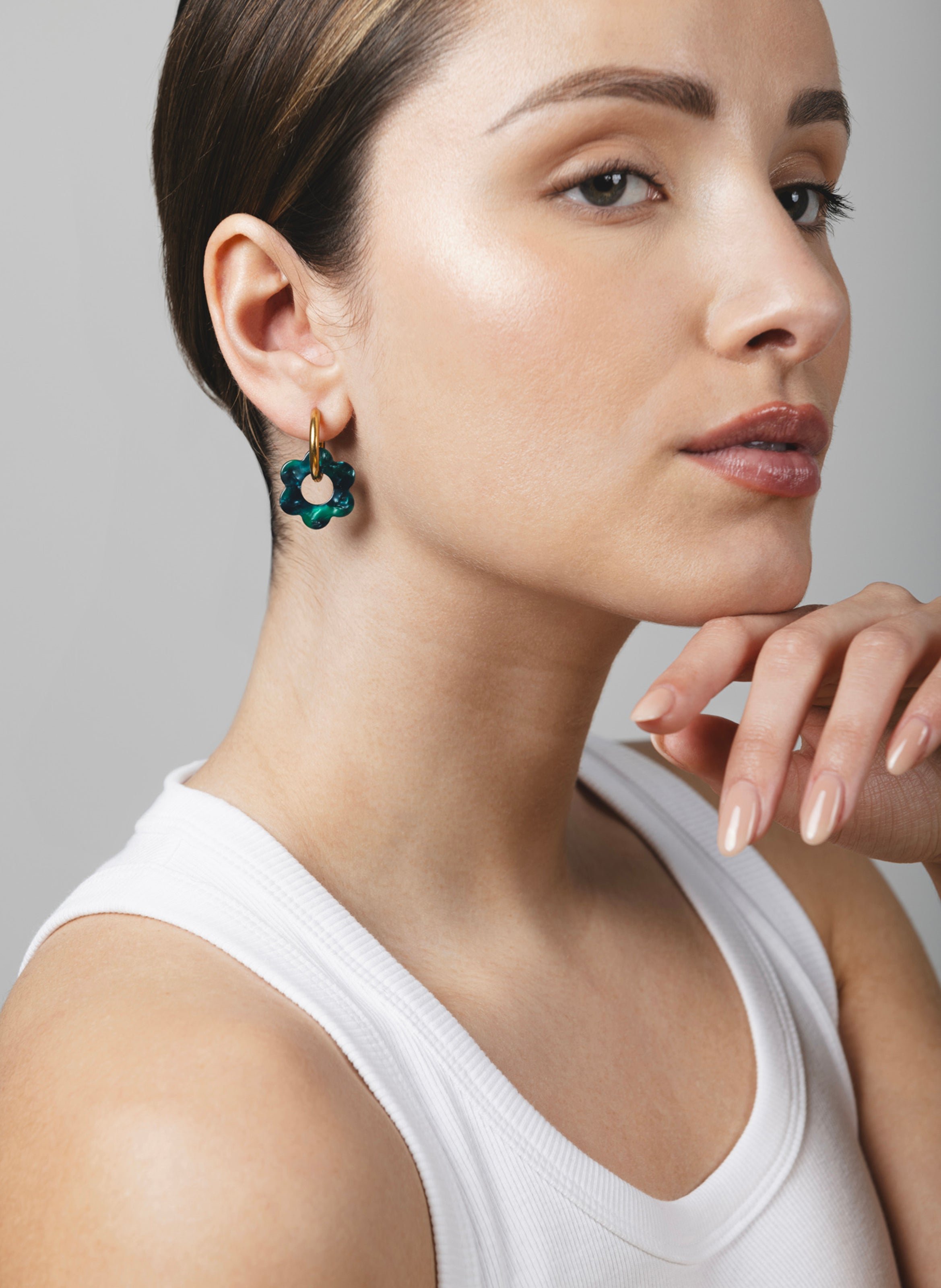 Boucles d'oreilles Baby Fleurette avec anneaux en acier inoxydable argenté KURAGE GINZA Vert