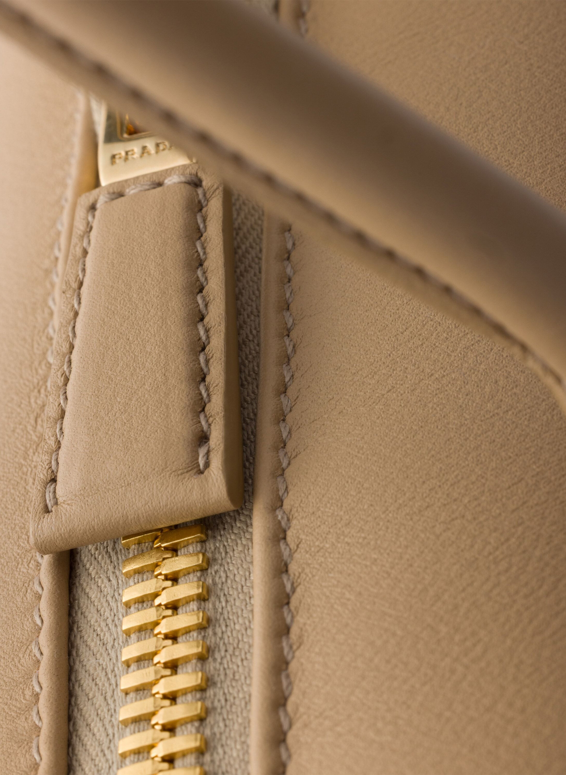 Sac à main en cuir PRADA Beige