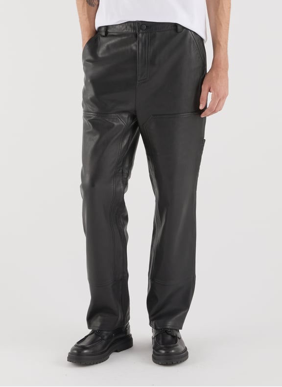 Pantalon Garp droit en cuir de veau Noir by SAISON 1865 SAISON 1865 Pantalon Garp droit en cuir de veau Noir