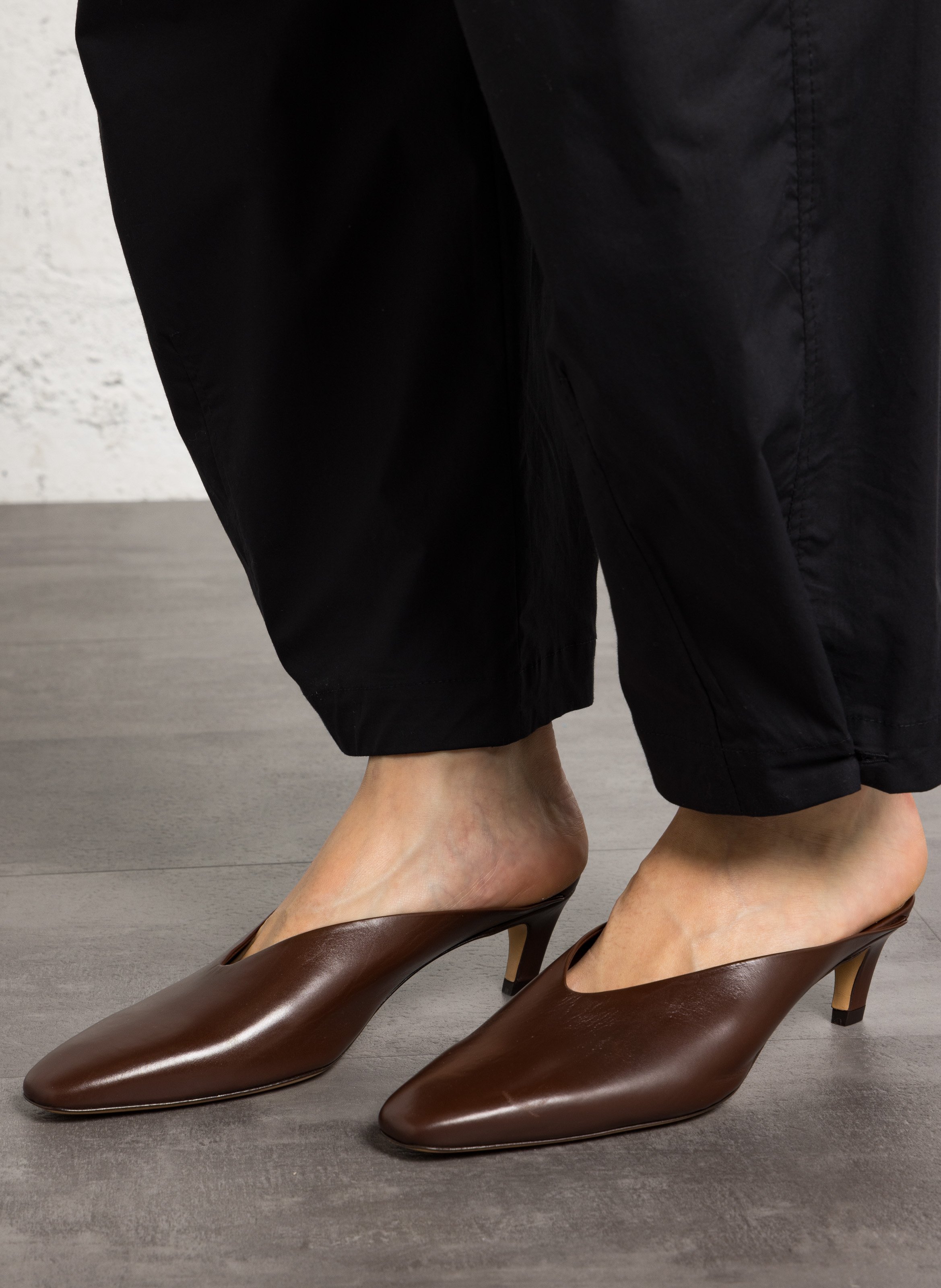 Mules à talon en cuir amalie SOEUR Marron