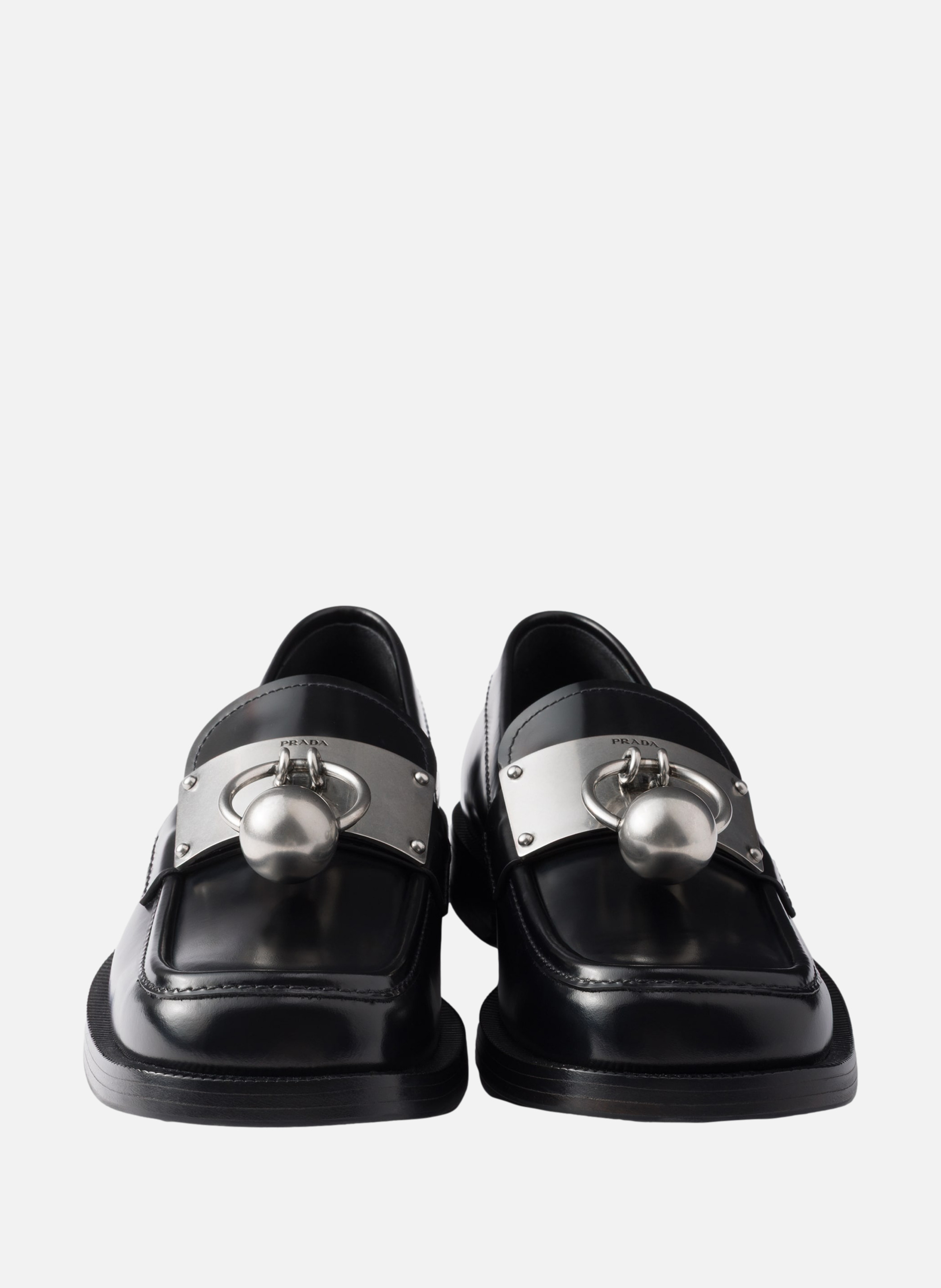 Mocassins en cuir brossé avec anneau en métal PRADA Noir