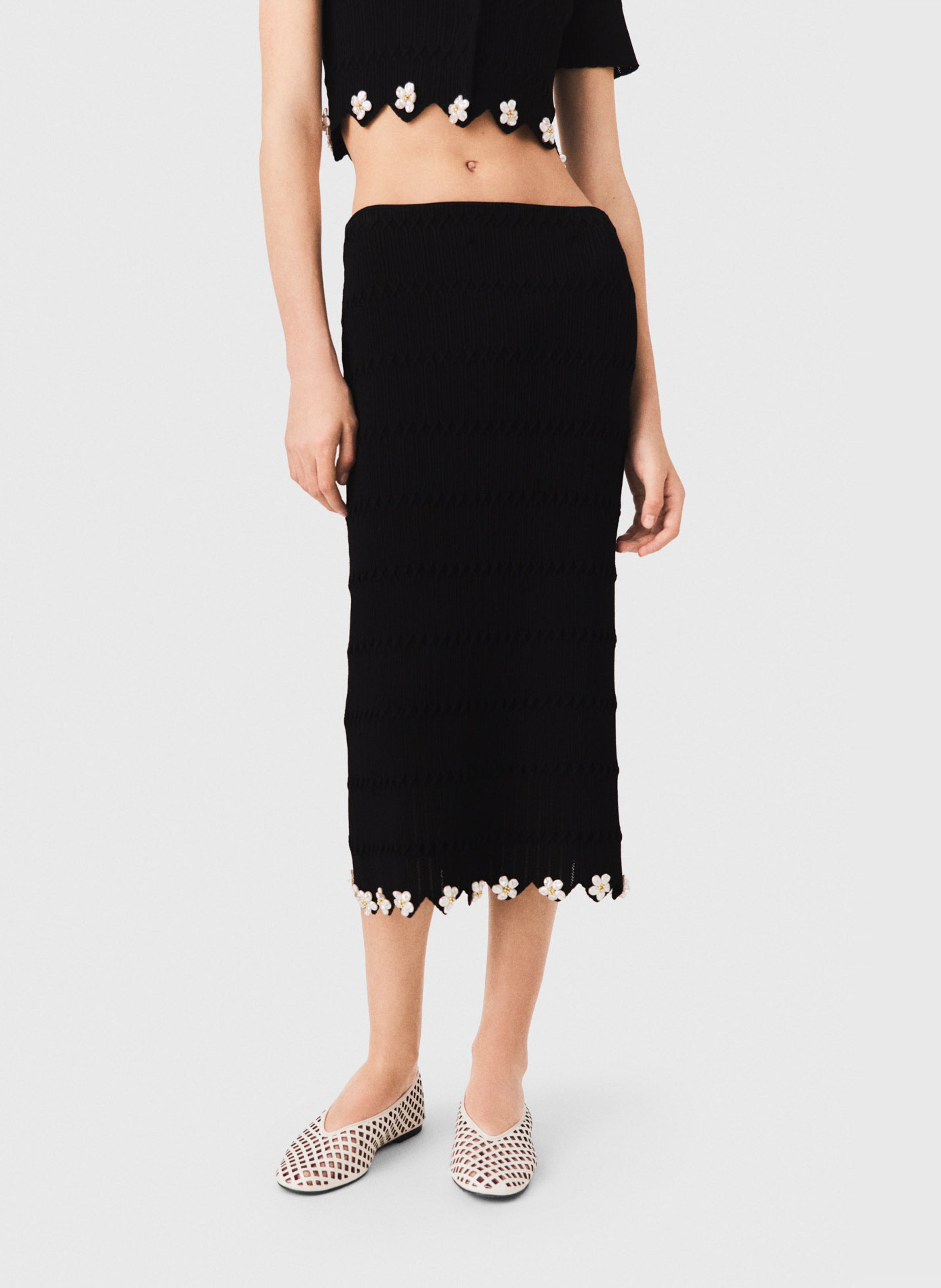 Jupe midi ajustée en maille avec strass fleurs MAJE Noir