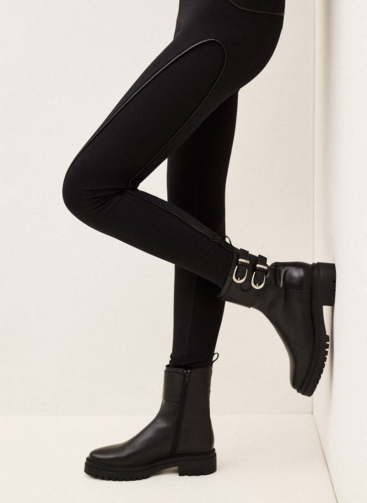 Bottines à boucles en cuir new coda BA&SH Noir