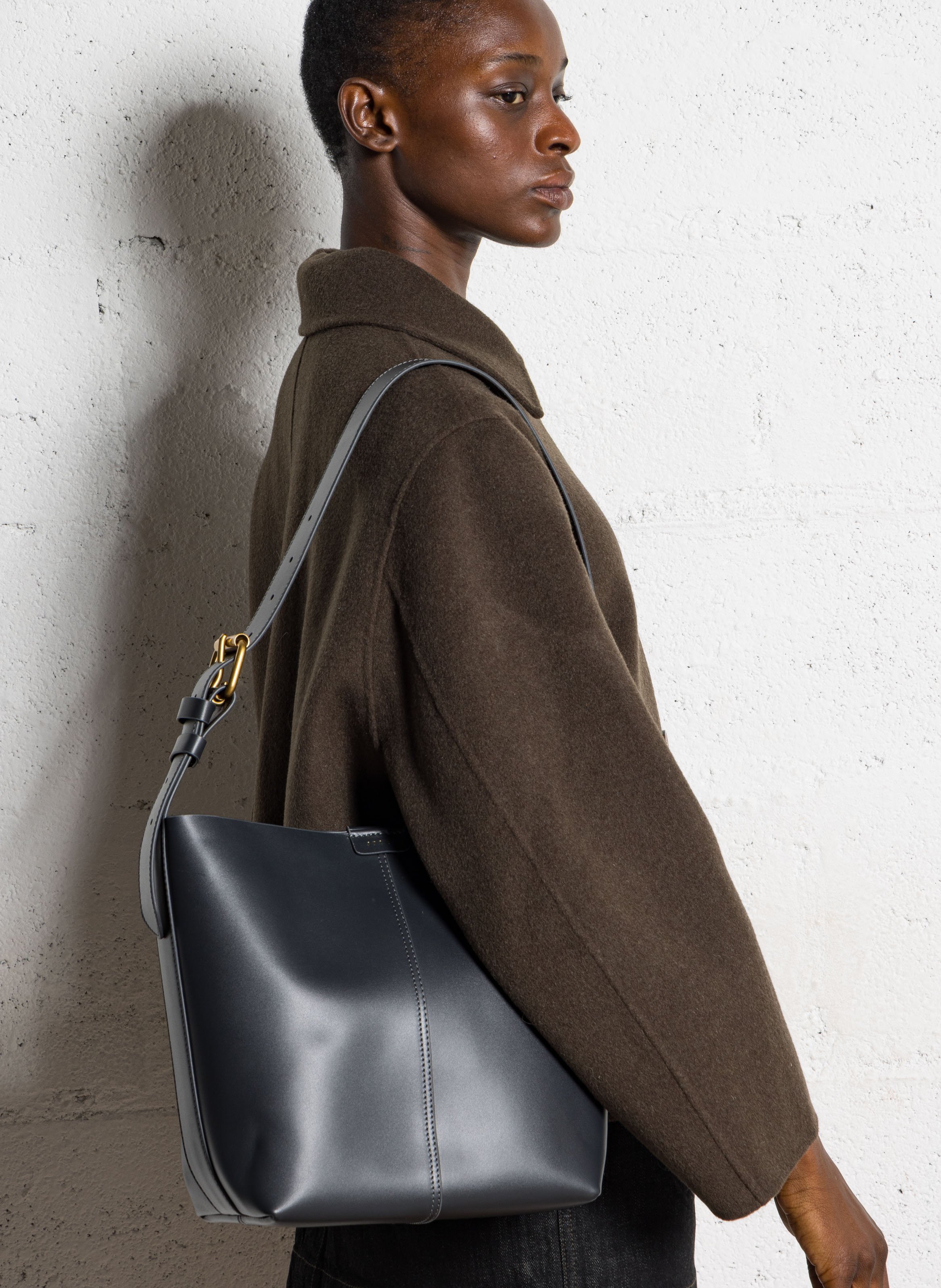 Sac seau en cuir saudade mini SOEUR Marron