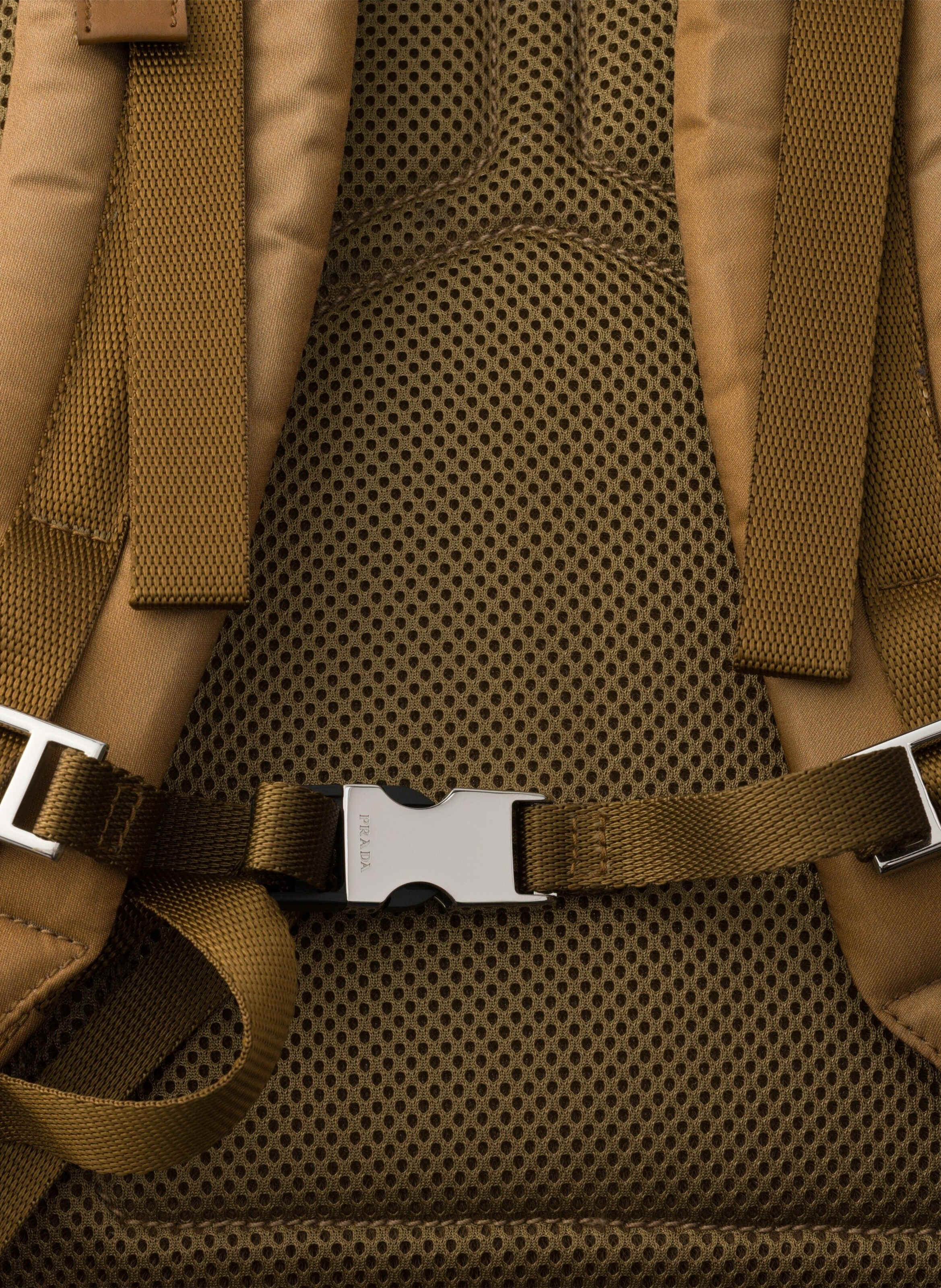 Grand sac à dos en Re-Nylon et cuir Saffiano PRADA Marron