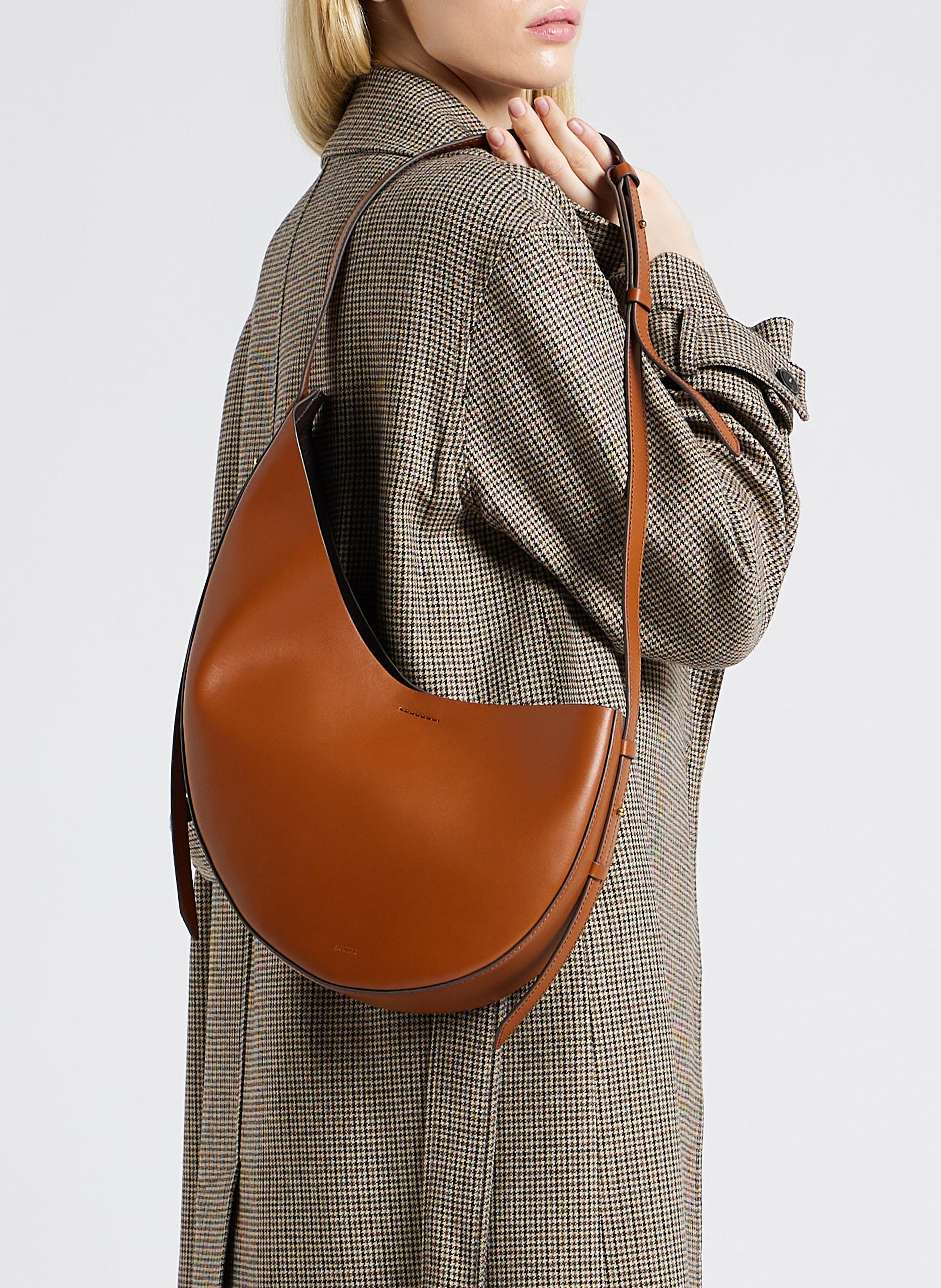 Sac bandoulière asymétrique en cuir lisse winona SOEUR Beige