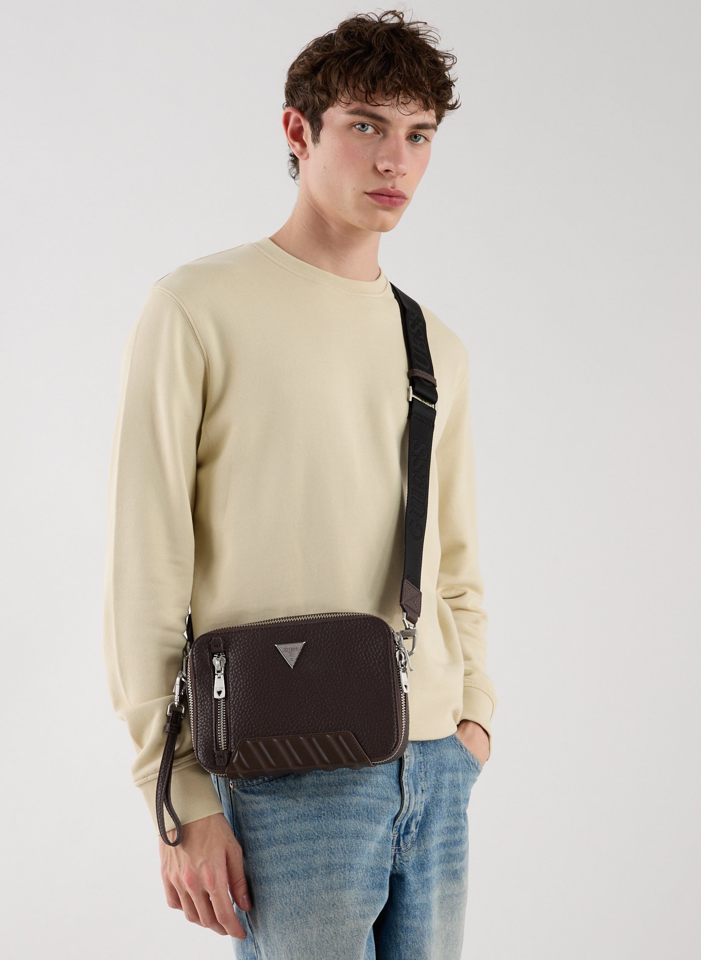 Camera bag GUESS Brown