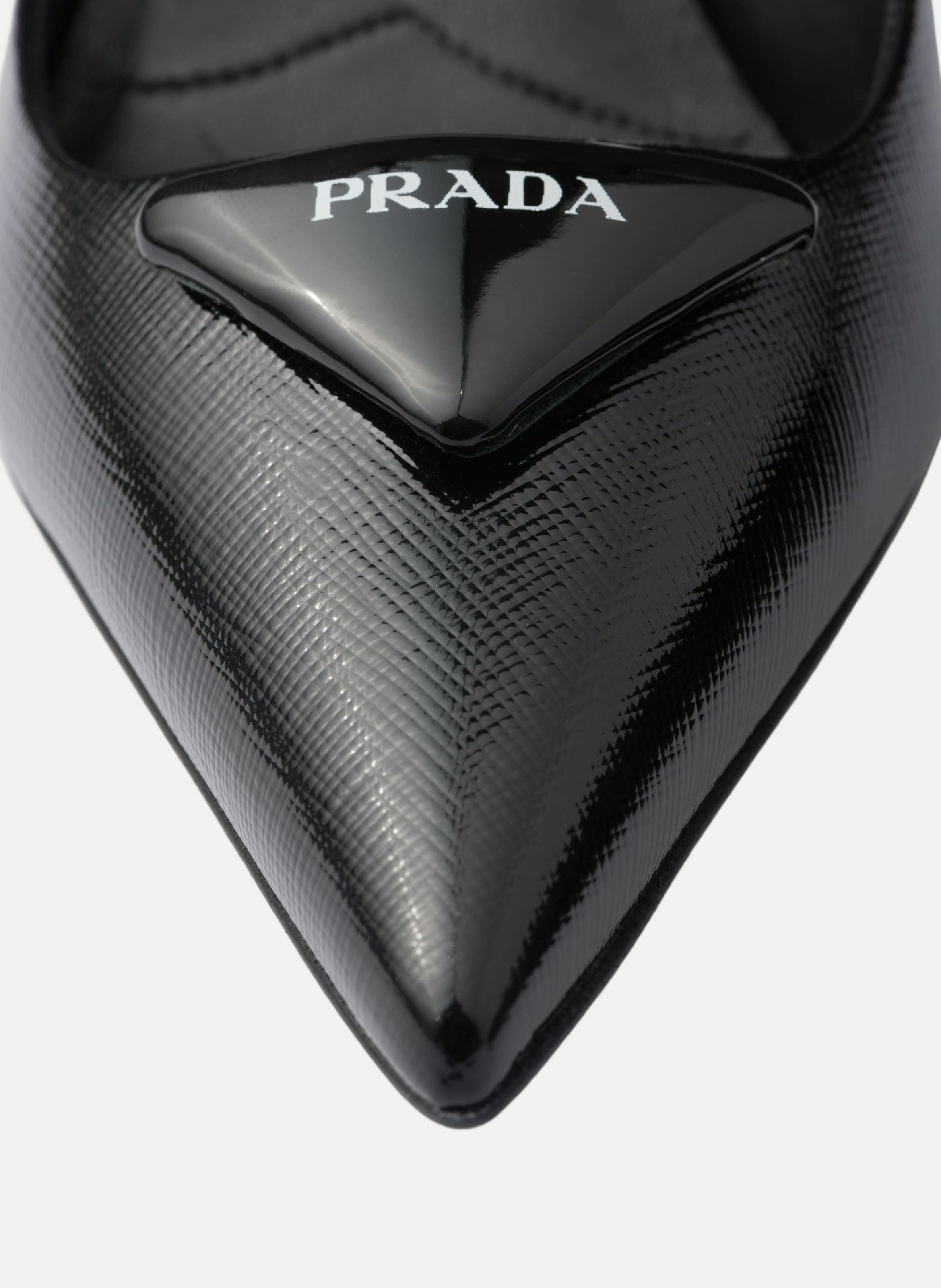 Escarpins à bride arrière en cuir saffiano verni PRADA Noir