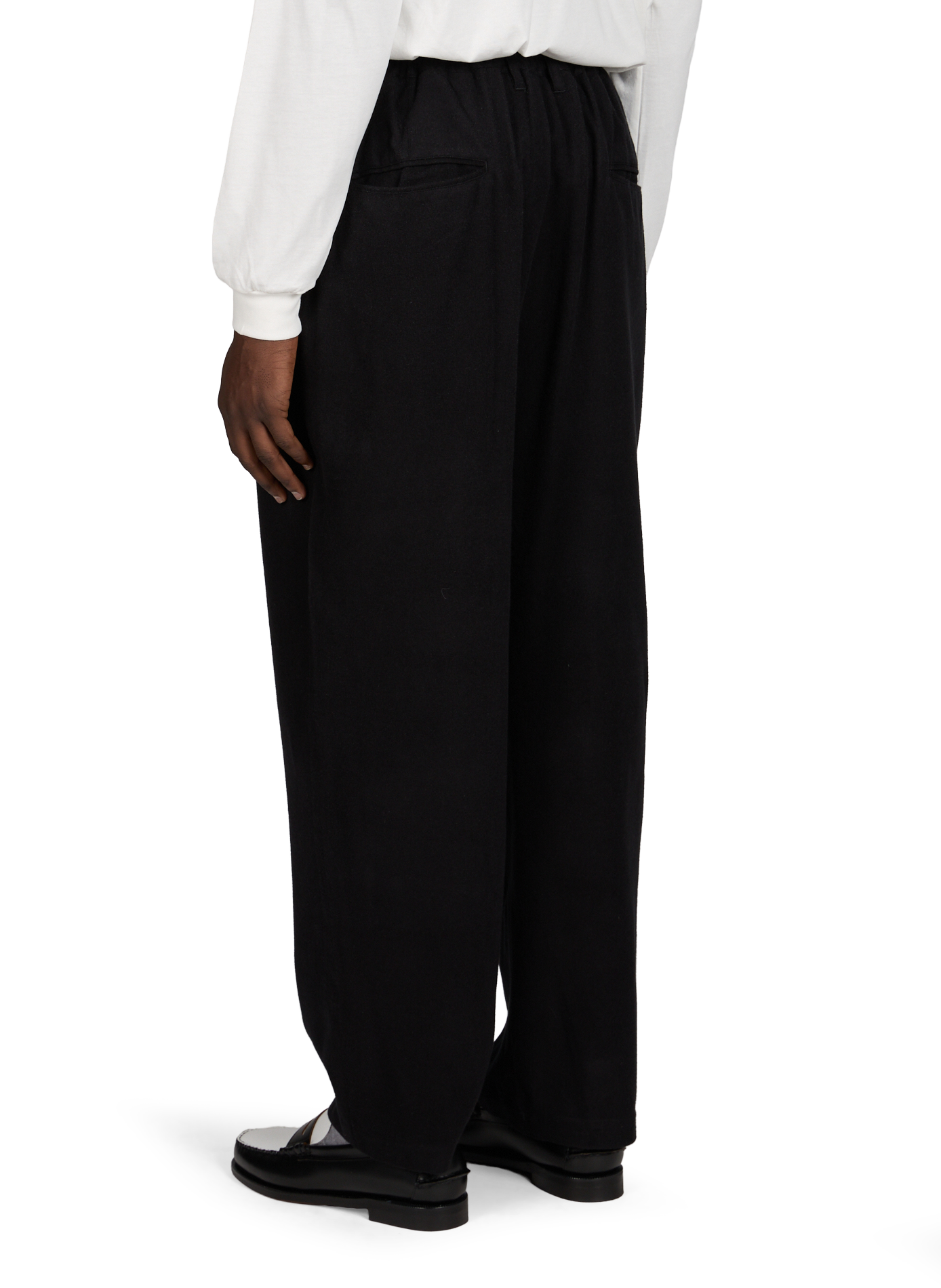 Pantalón amplio plisado de seda mezclada SSSTEIN Negro