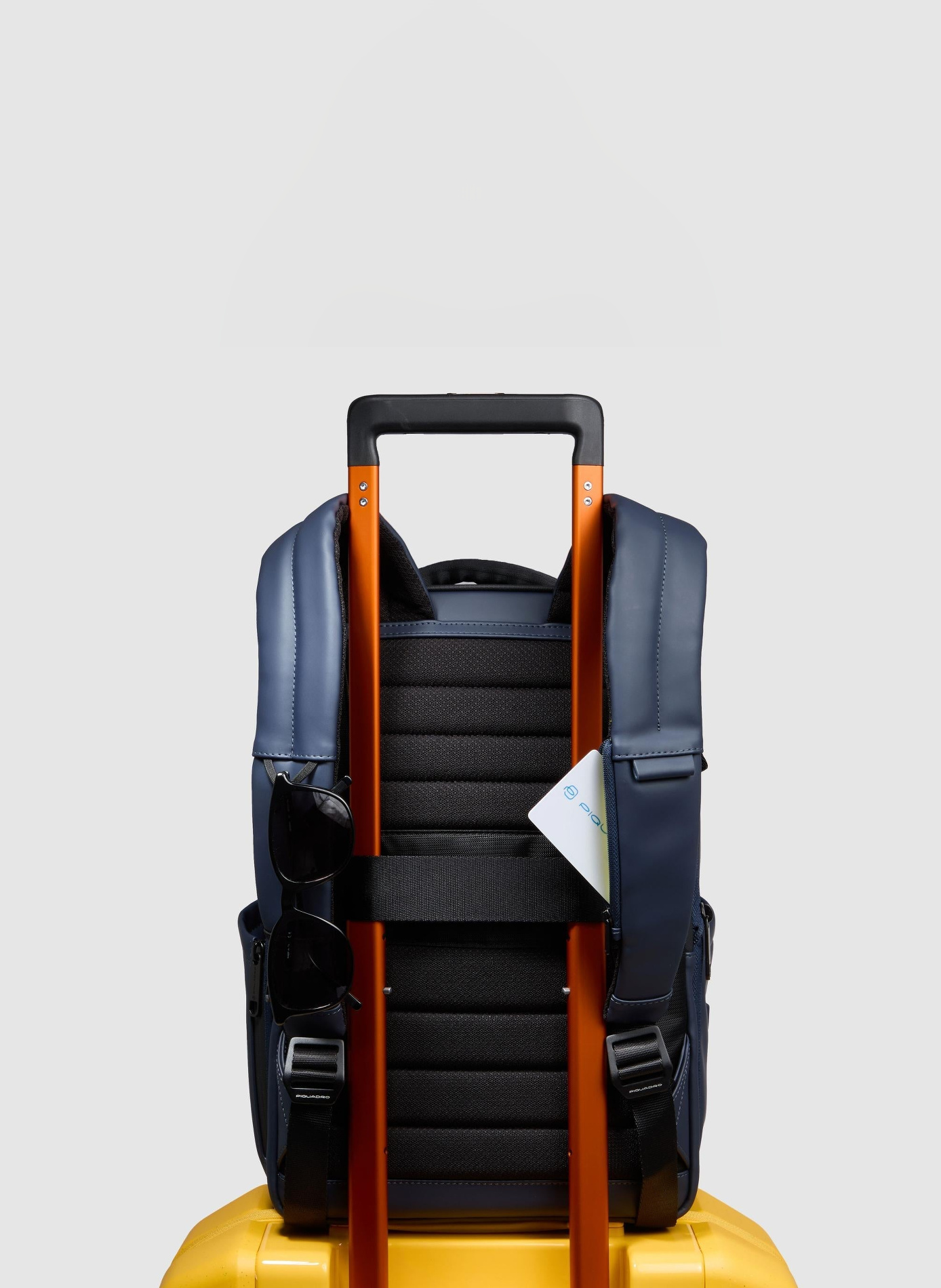 Sac à dos de voyage adaptable à valise sous-siège PIQUADRO Bleu