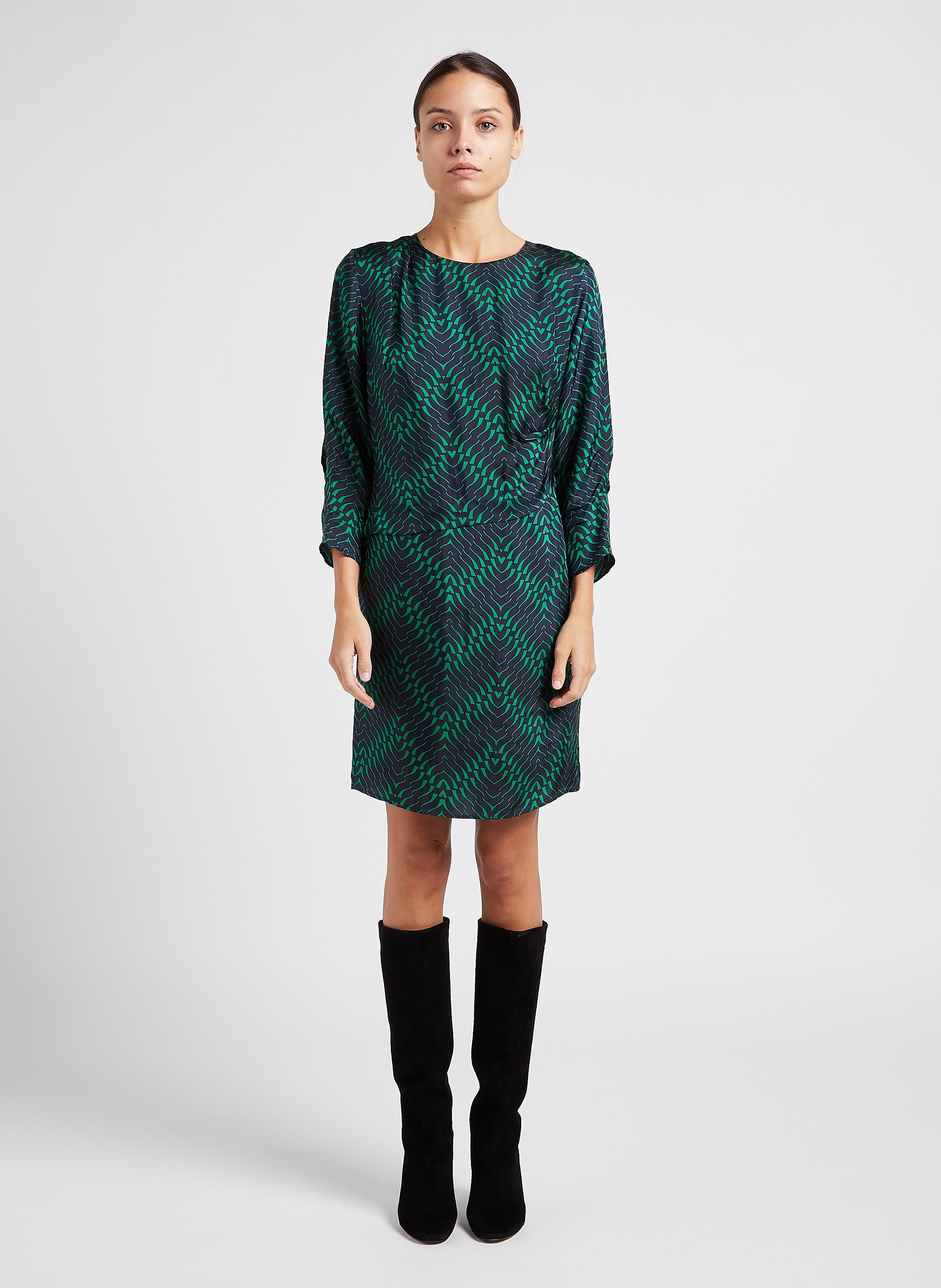 Robe courte à imprimé géométrique aspect satiné