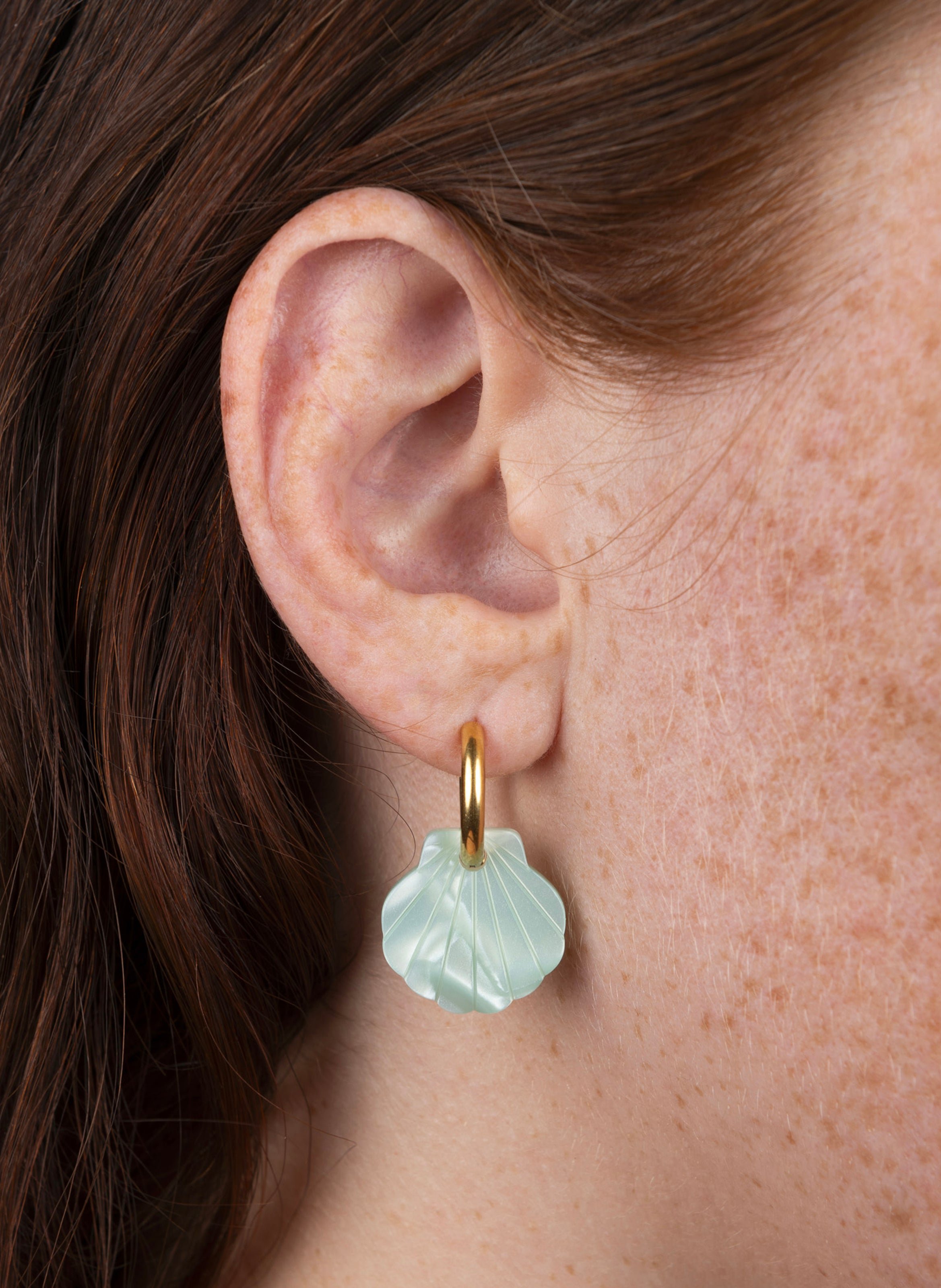 Boucles d'oreilles baby mermaid avec anneaux en acier inoxydable doré KURAGE GINZA Bleu