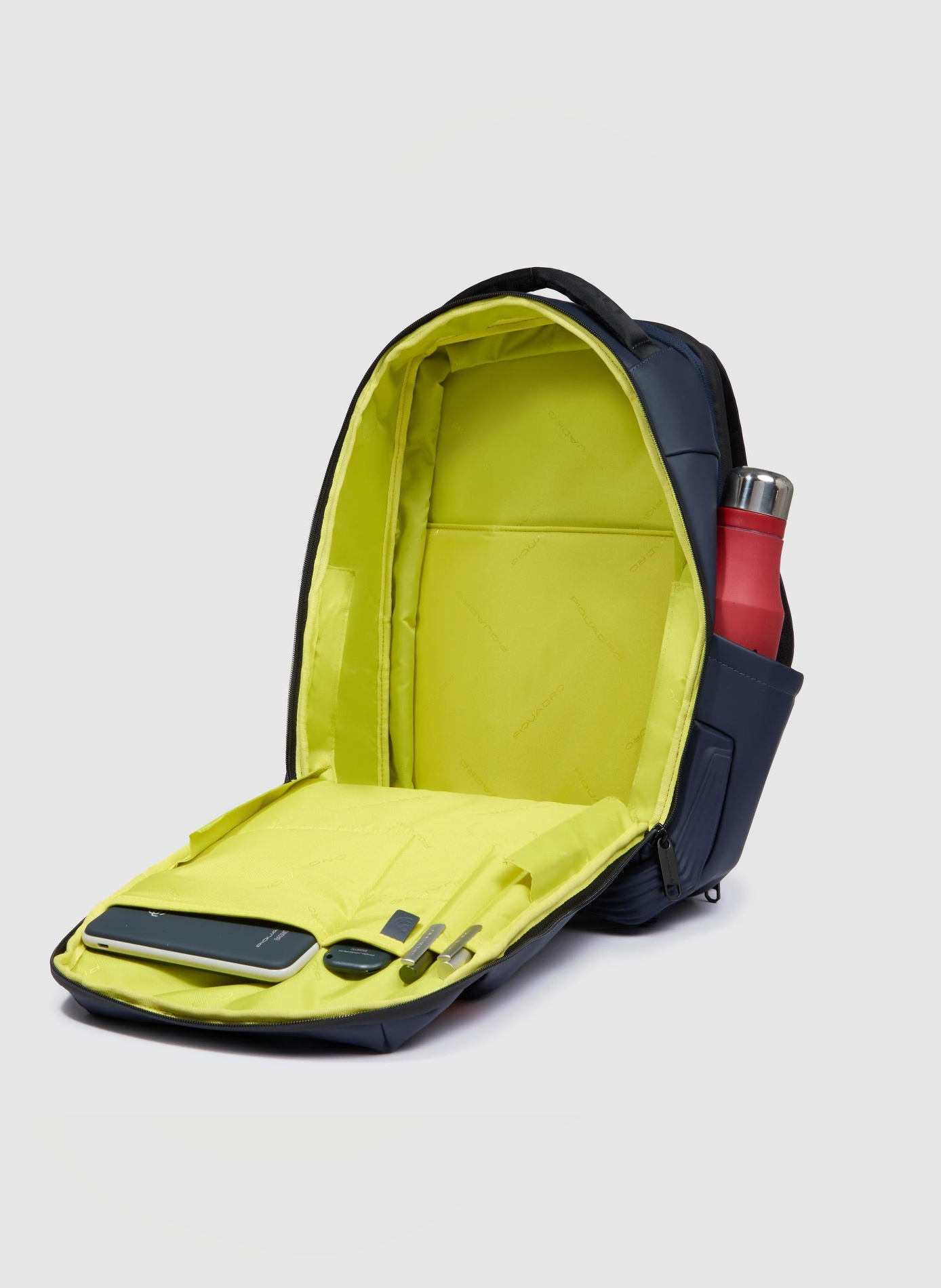 Sac à dos de voyage adaptable à valise sous-siège PIQUADRO Bleu