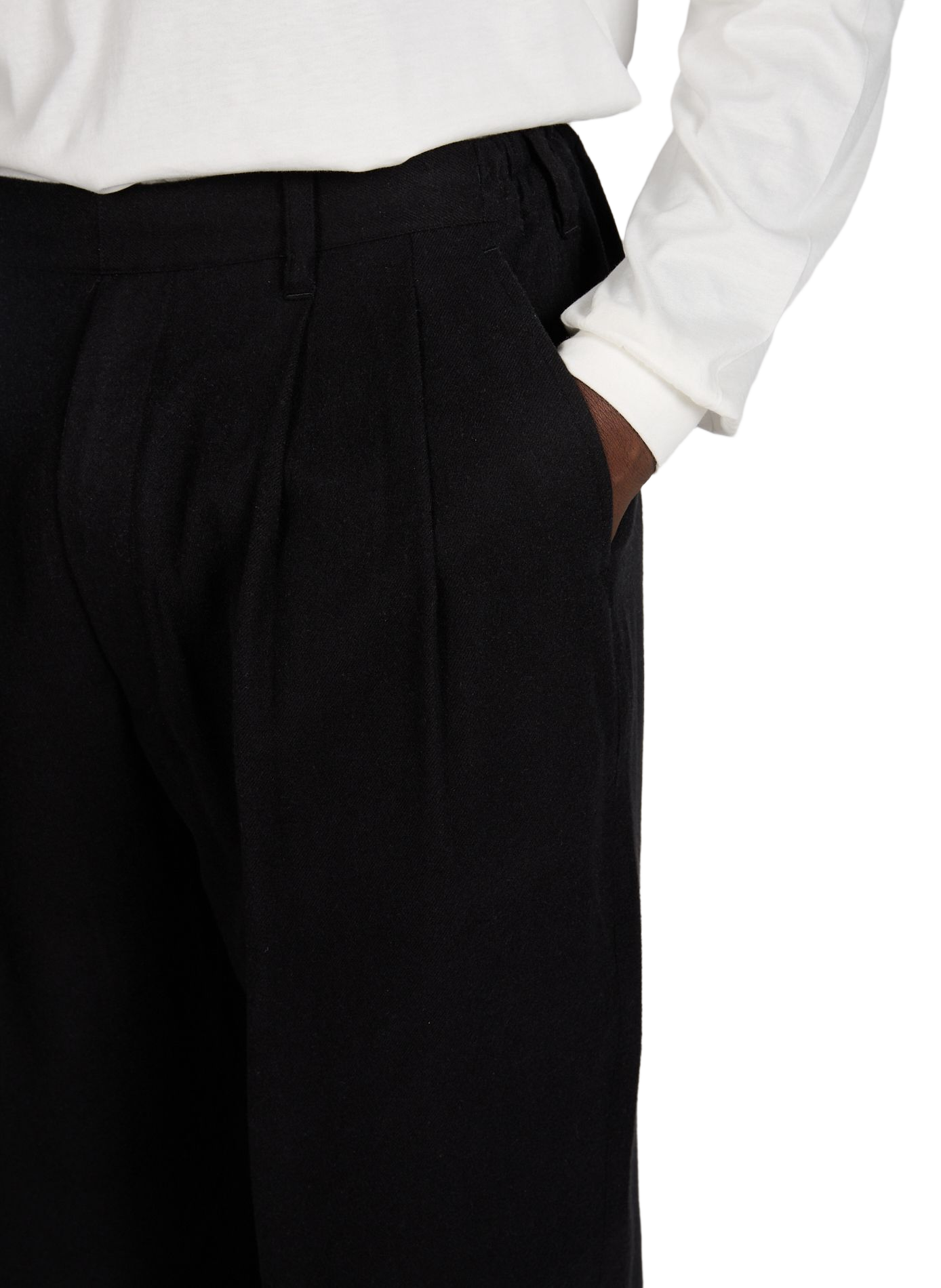 Pantalón amplio plisado de seda mezclada SSSTEIN Negro