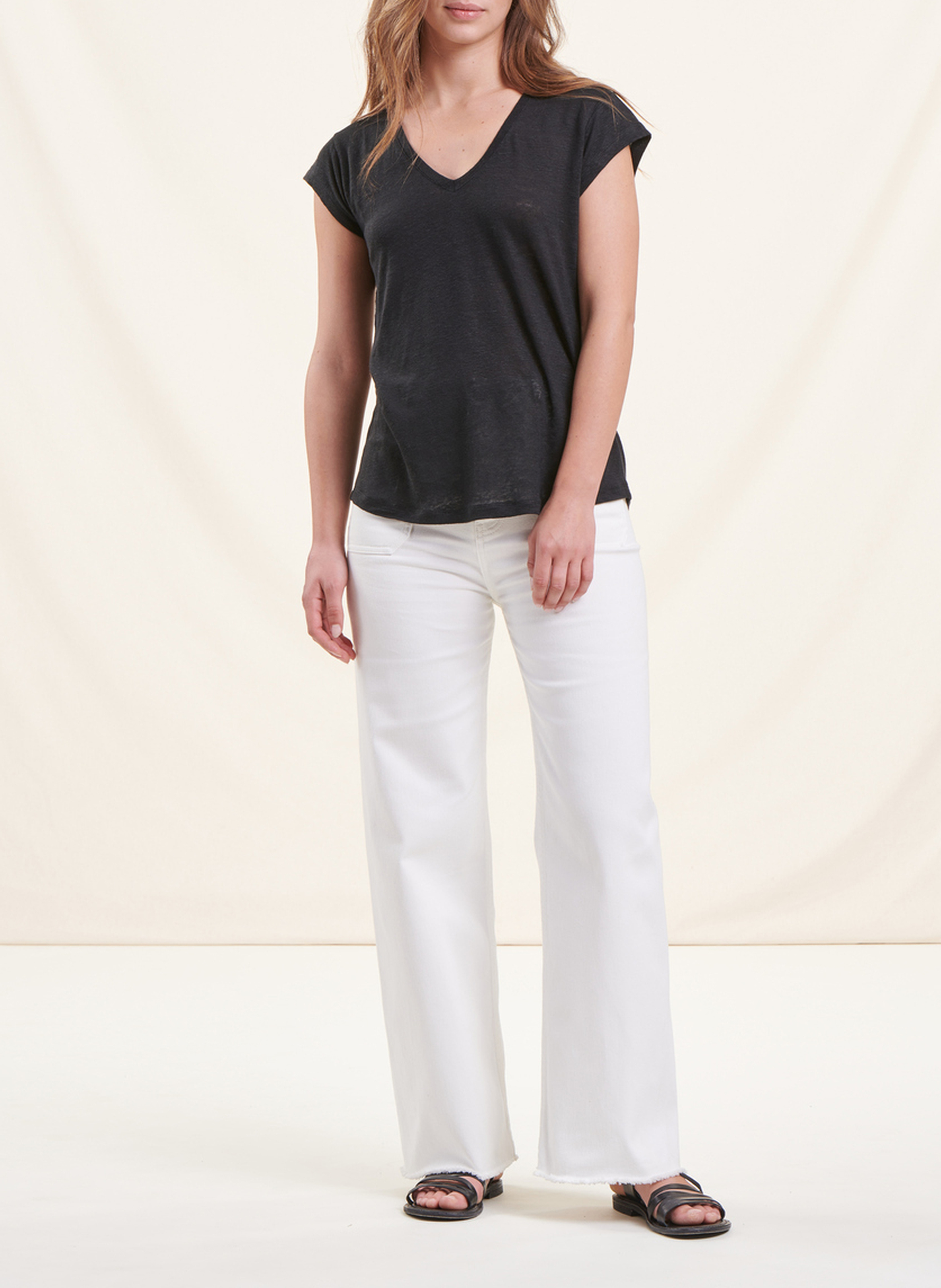 T-shirt met V-hals van linnen LA FEE MARABOUTEE Zwart