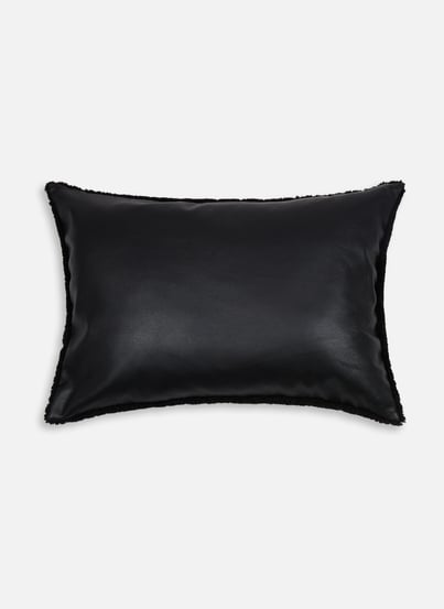 Housse de coussin effet mouton AU PRINTEMPS PARIS Housse de coussin effet mouton AU PRINTEMPS PARIS