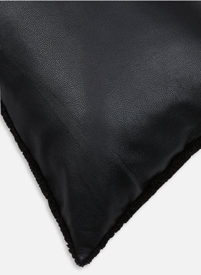 Housse de coussin effet mouton AU PRINTEMPS PARIS Housse de coussin effet mouton AU PRINTEMPS PARIS