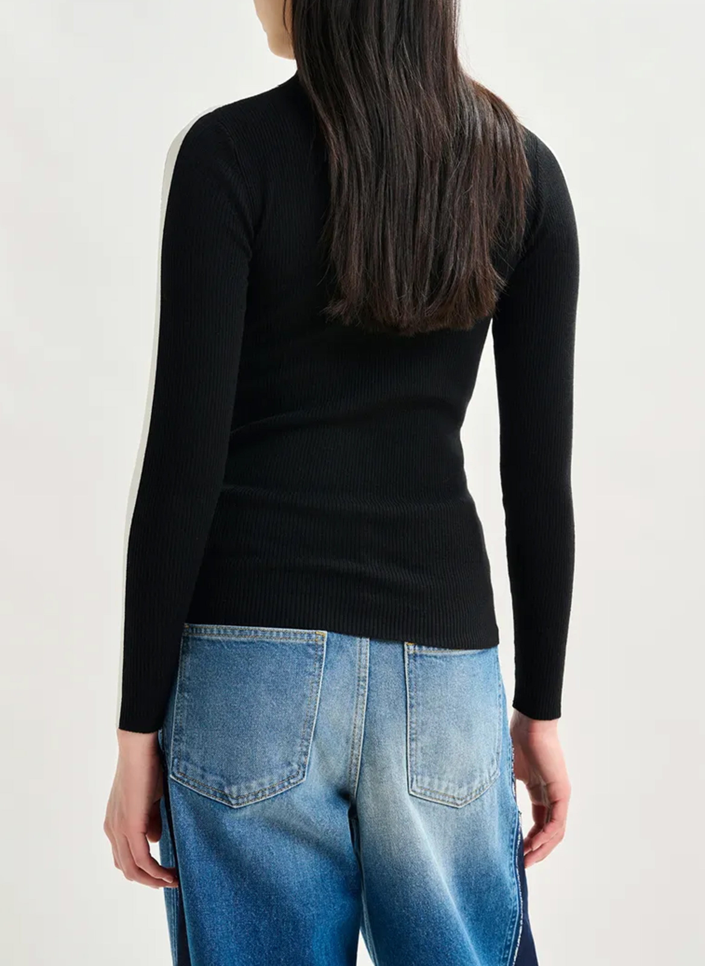 Pull moulant col roulé Iffort ESSENTIEL ANTWERP Noir