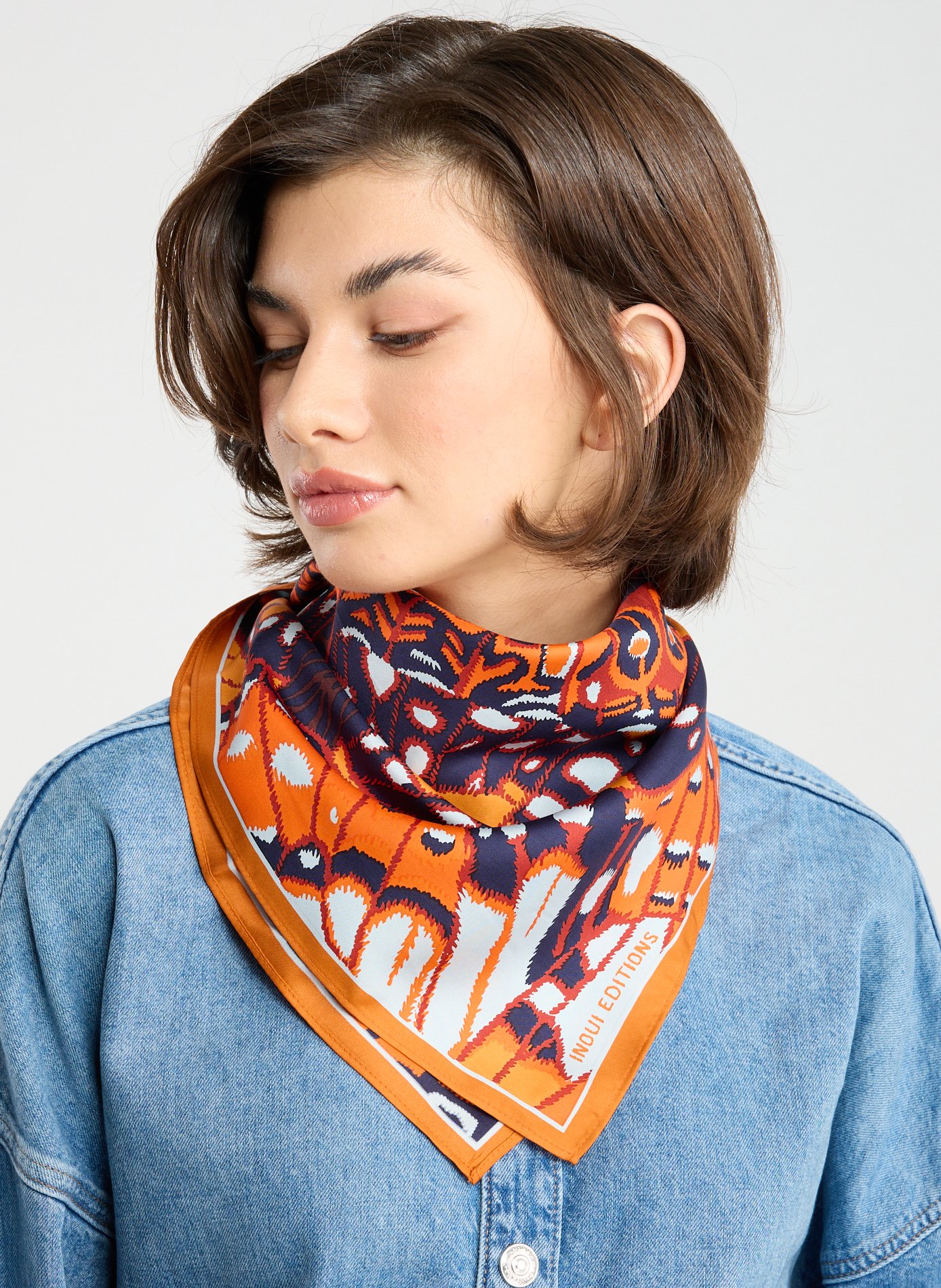 Foulard à imprimé en laine INOUITOOSH Multicolore