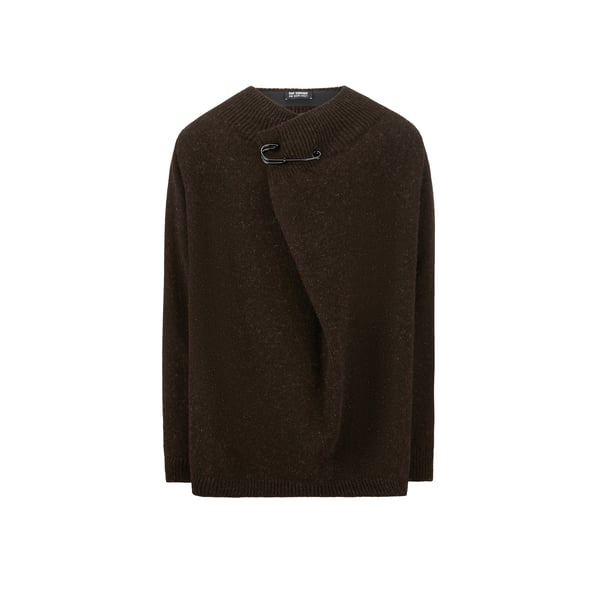 Pull en laine à détail épingle à nourrice