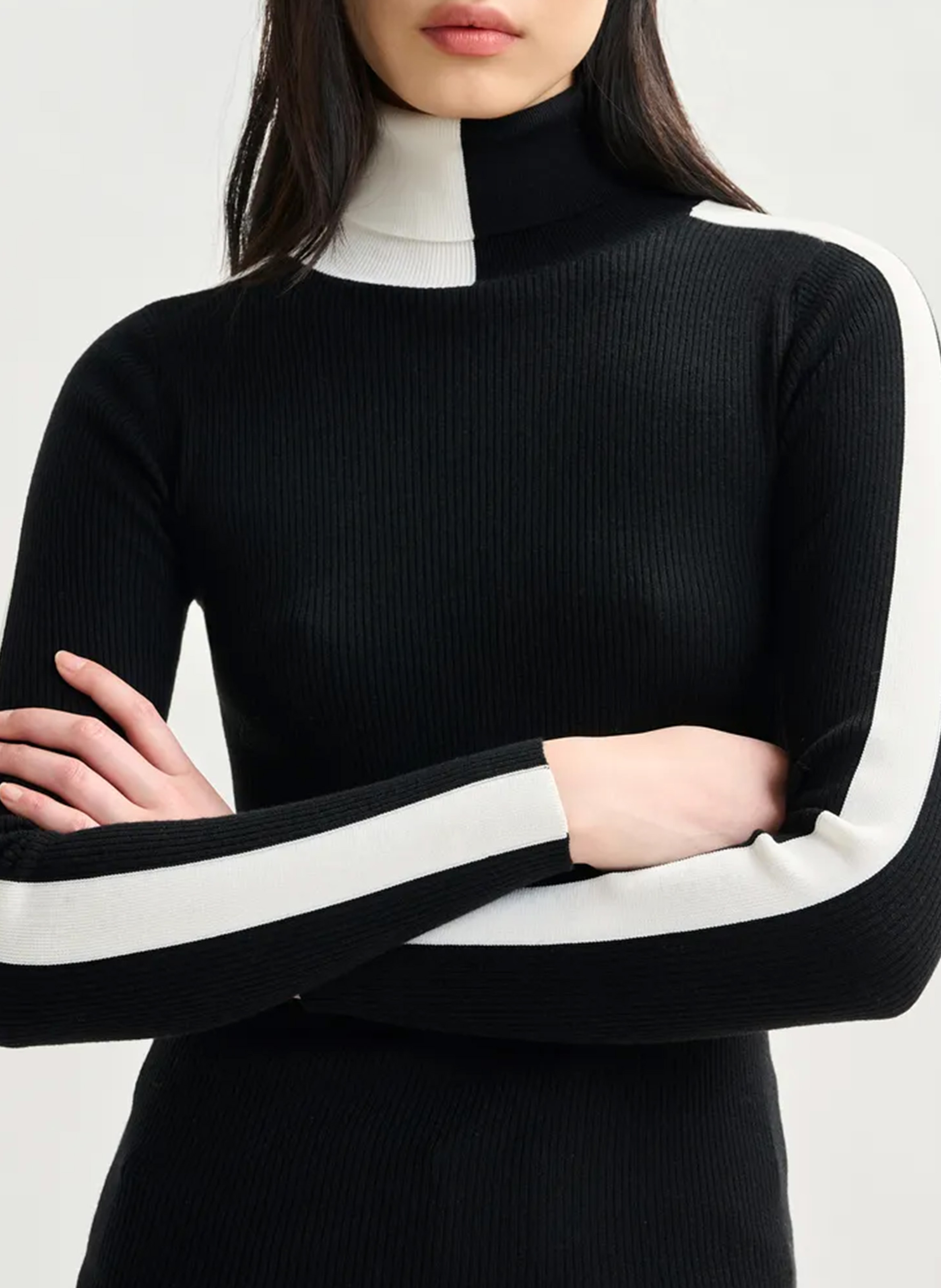 Pull moulant col roulé Iffort ESSENTIEL ANTWERP Noir