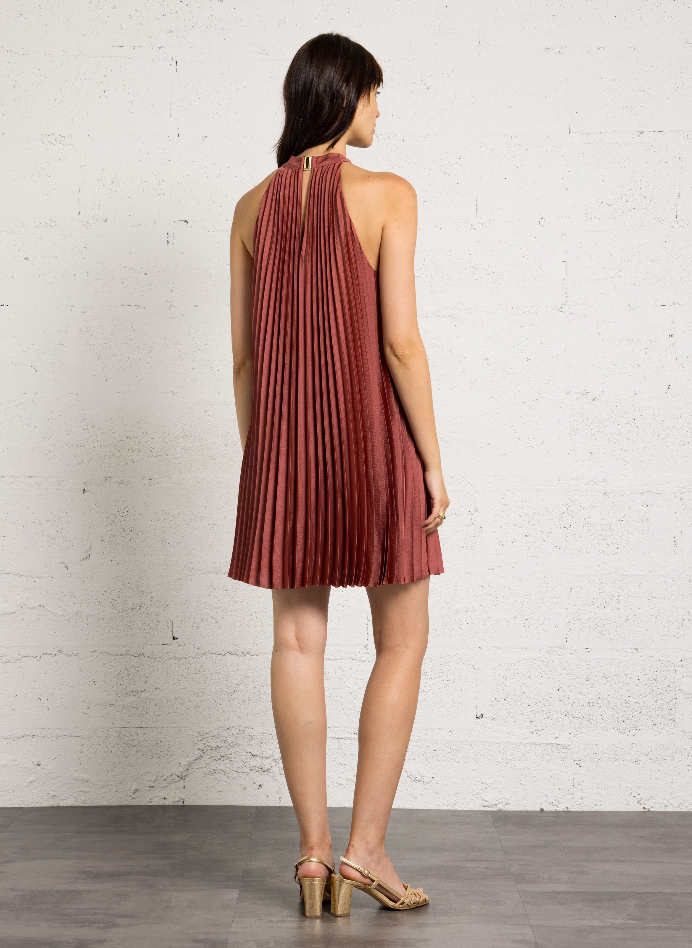 Robe courte col ras-du-cou plissée promise MAISON 123 Rose