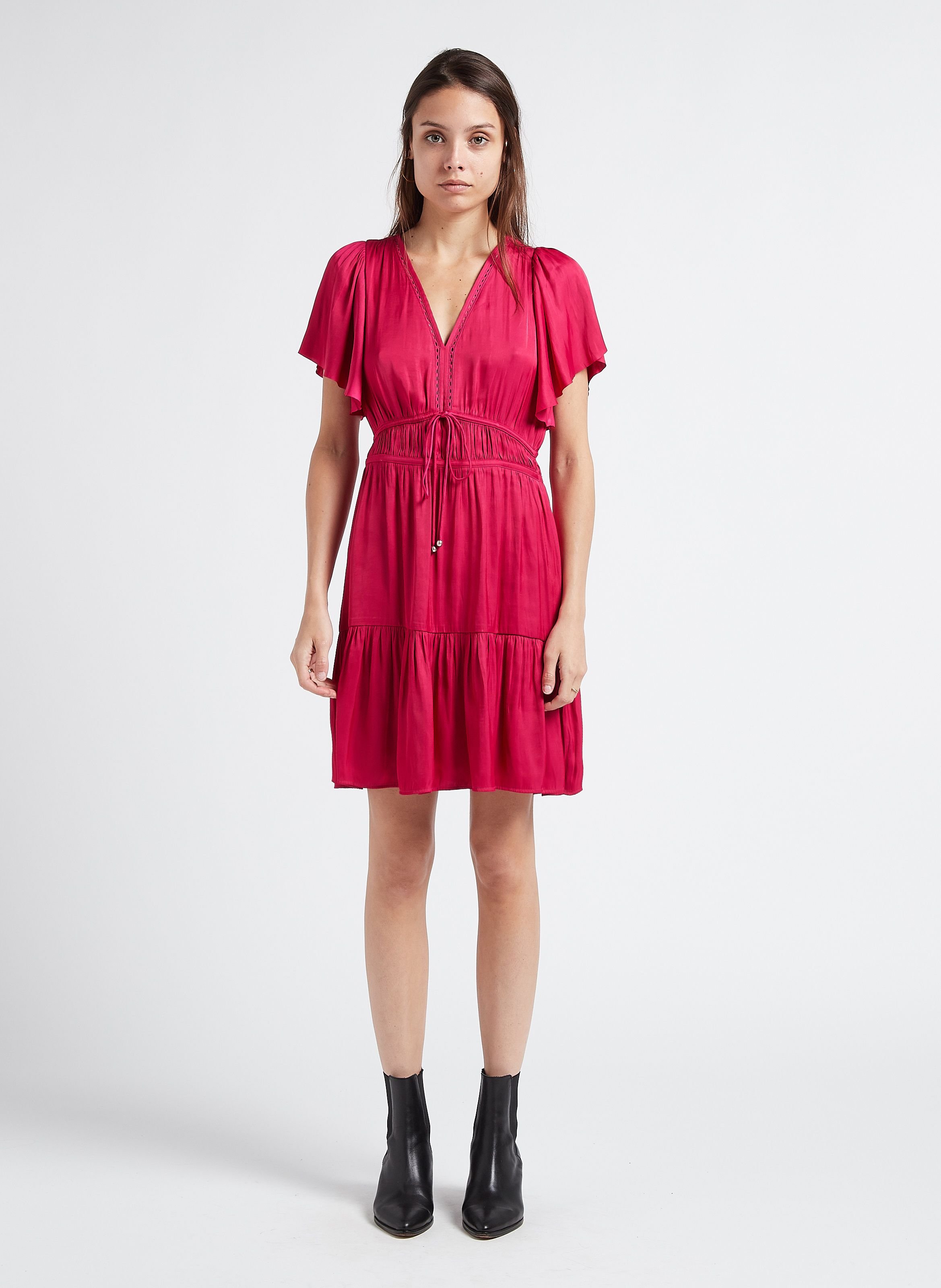 Robe courte col v satinée à volants