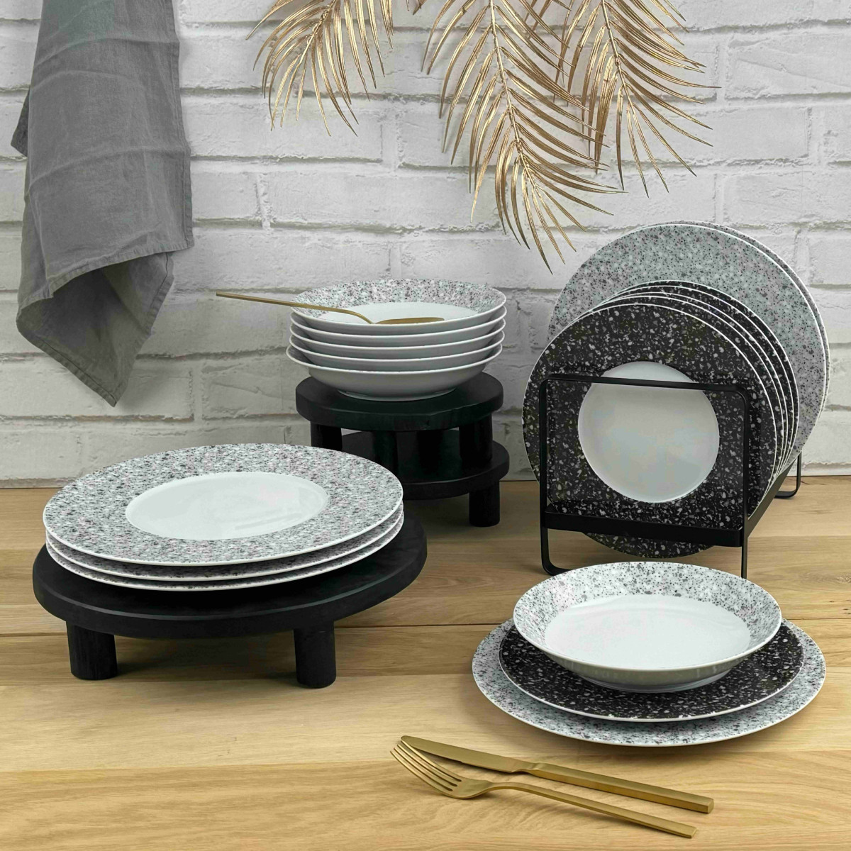 Cosmo - service de vaisselle 18 pièces MEDARD DE NOBLAT Gris