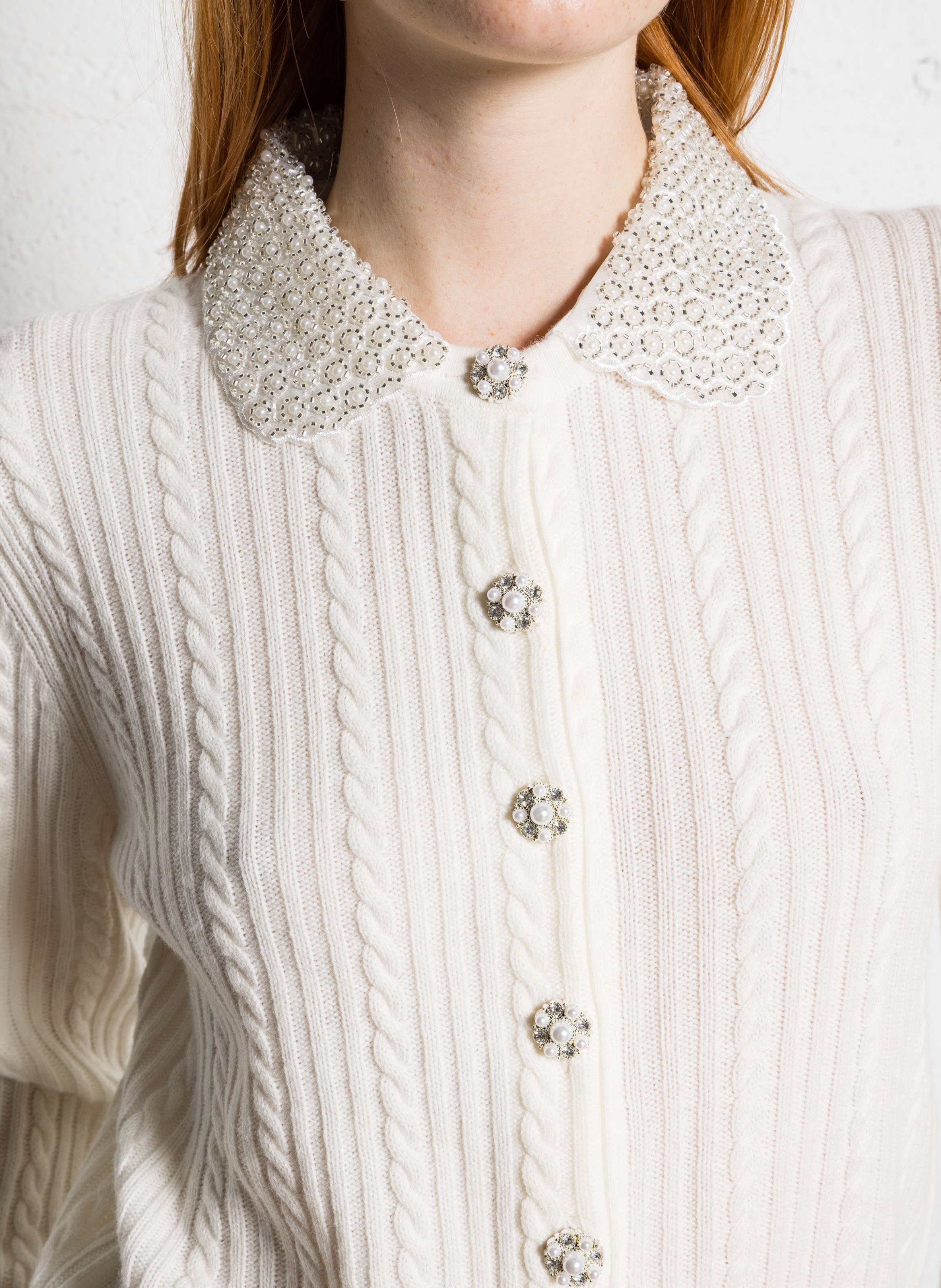 Cardigan en maille tressée avec strass MAJE Beige