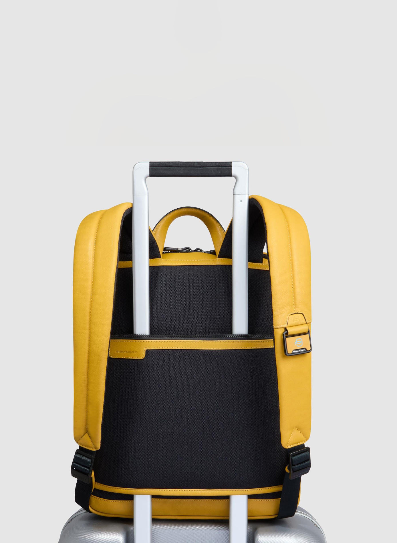 Sac à dos mince pour ordinateur 14", extensible PIQUADRO Jaune