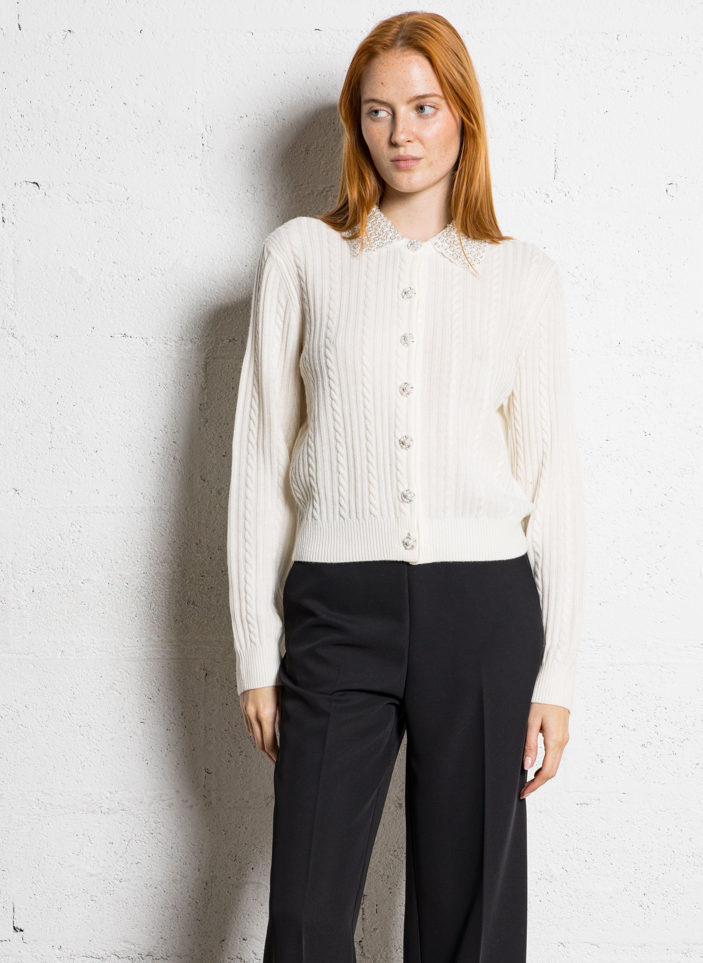 Cardigan en maille tressée avec strass MAJE Beige