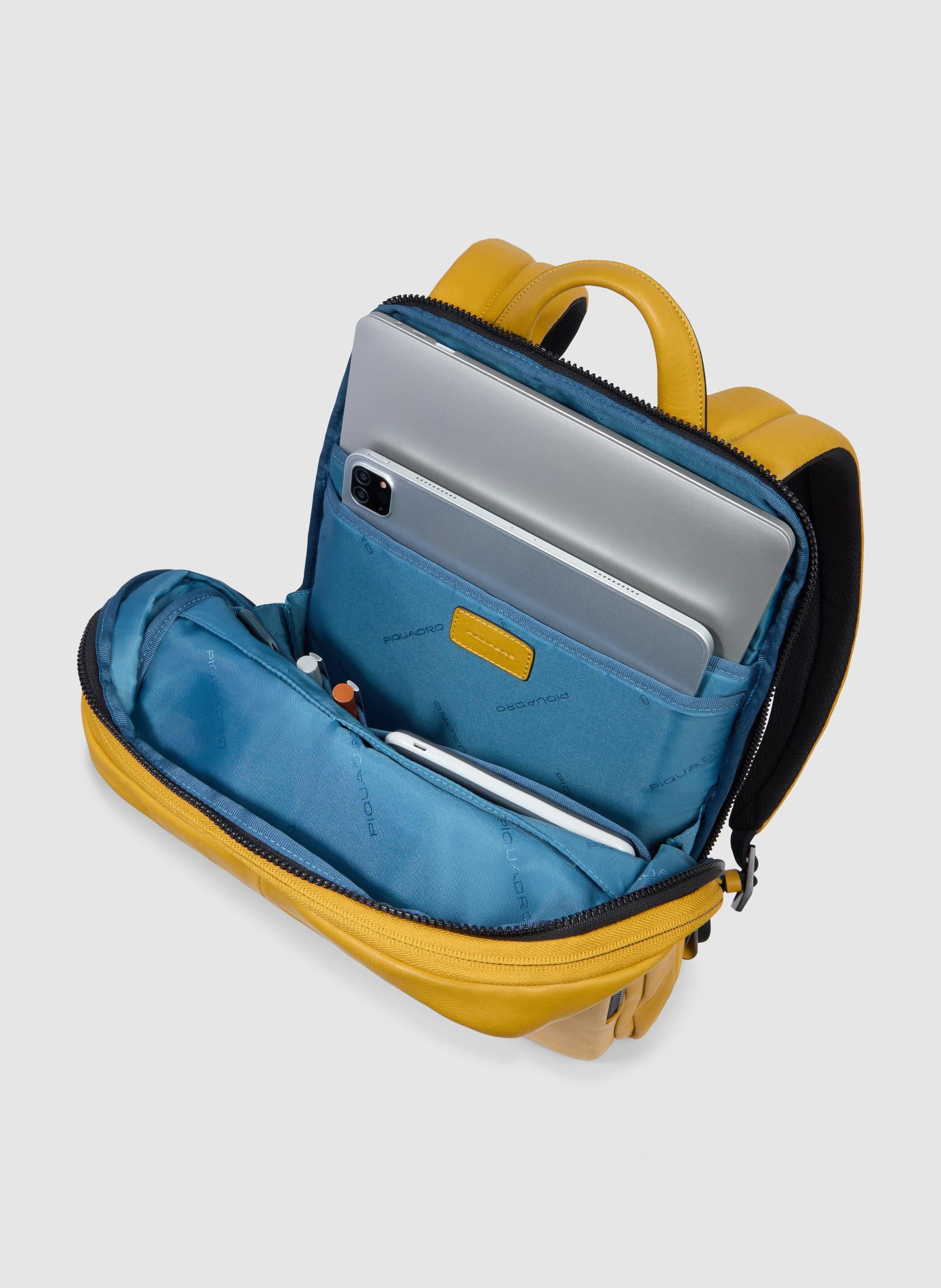 Sac à dos mince pour ordinateur 14", extensible PIQUADRO Jaune