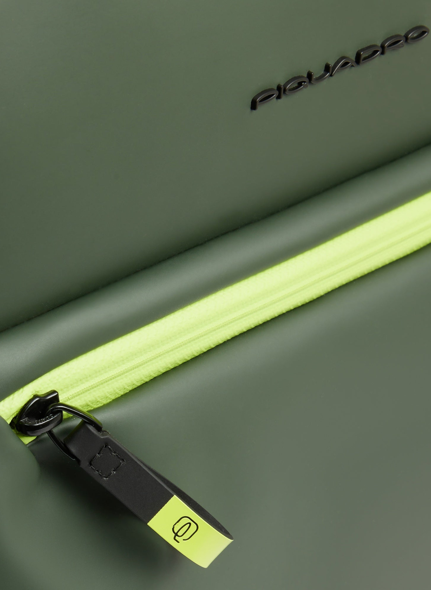 Sac à dos de voyage déperlant pour ordinateur PIQUADRO Vert