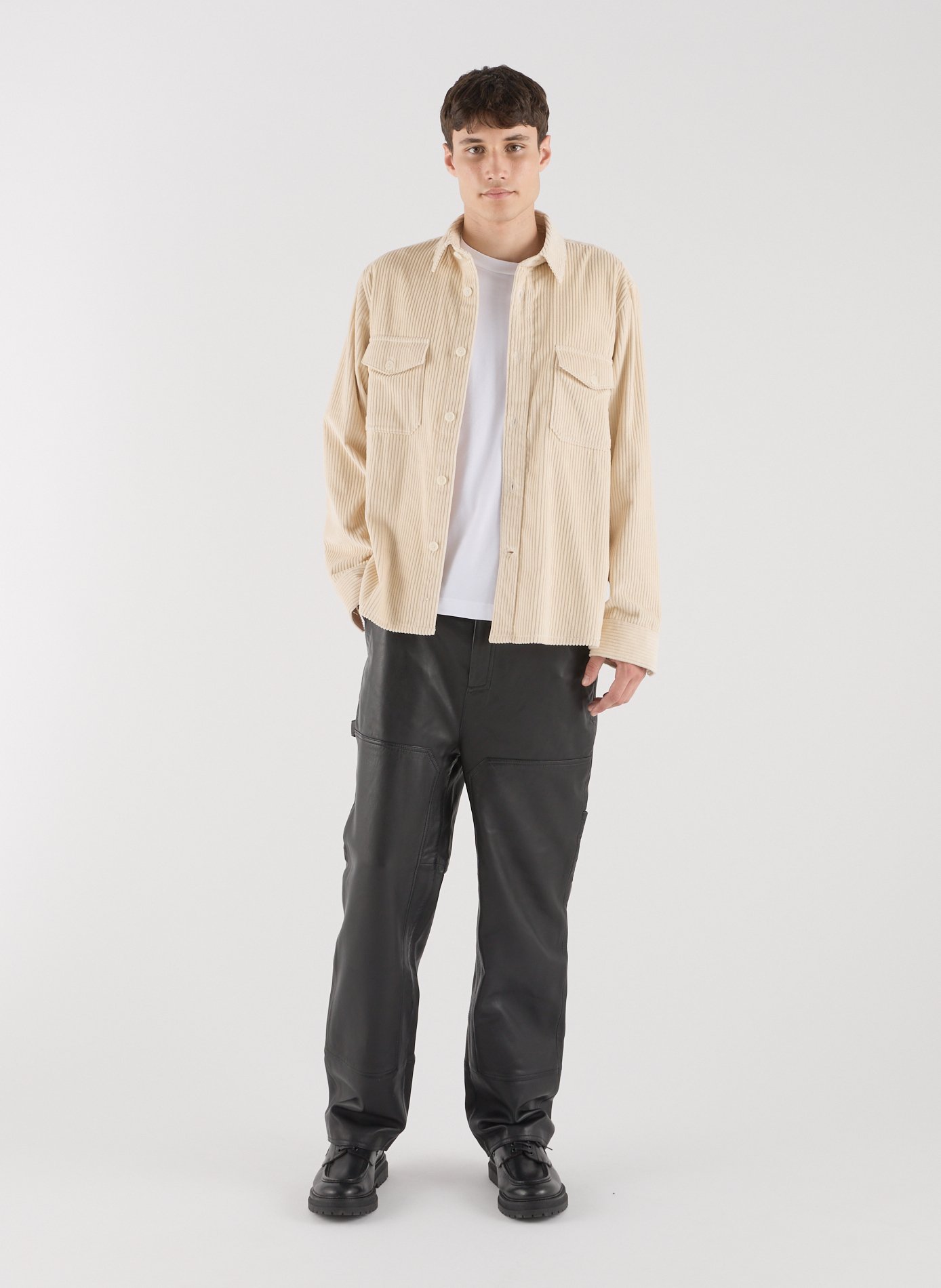 Overshirt with classic collar in cotton corduroy. SAISON 1865 Beige