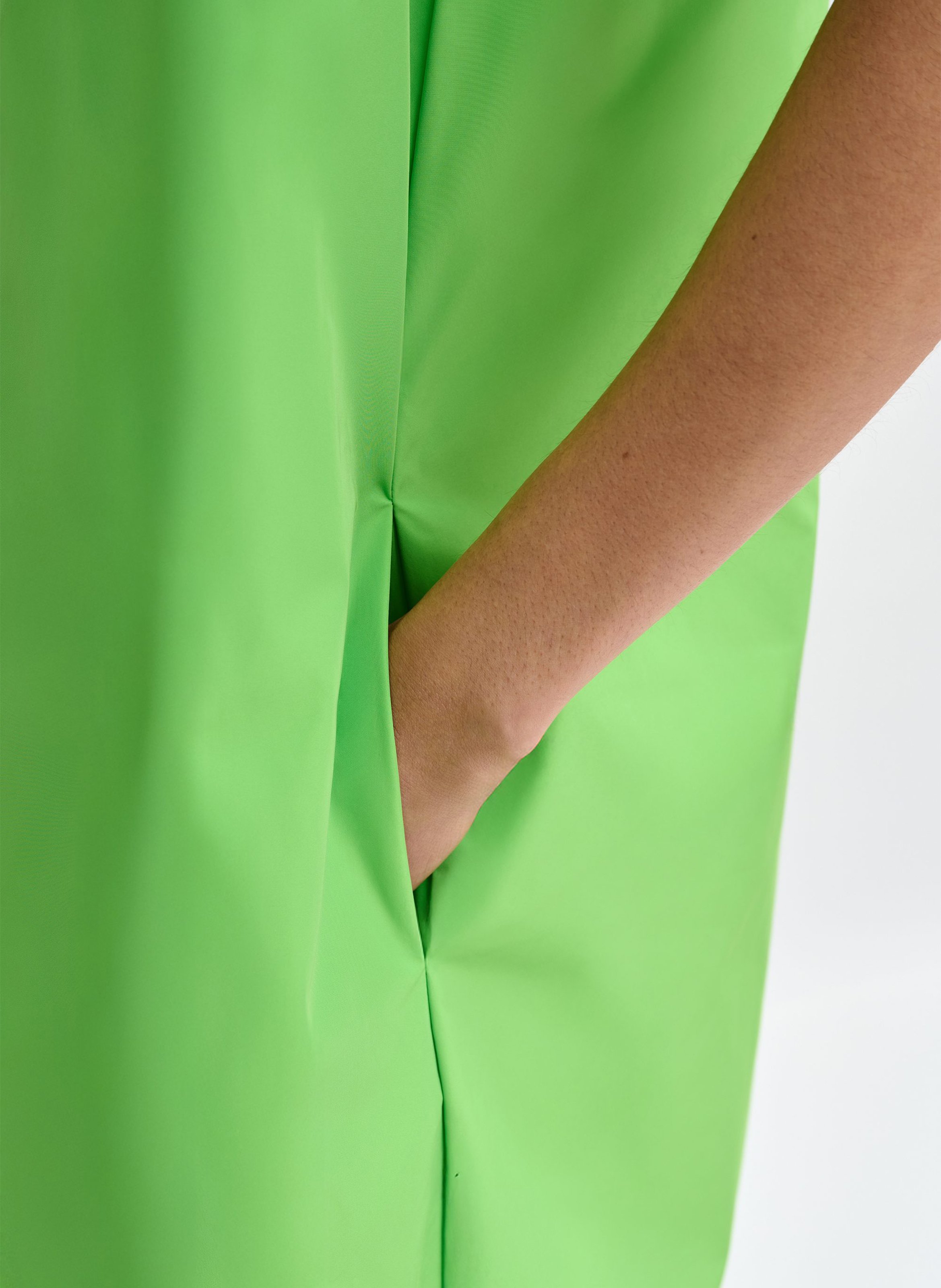 Robe courte col asymétrique juicer ESSENTIEL ANTWERP Vert