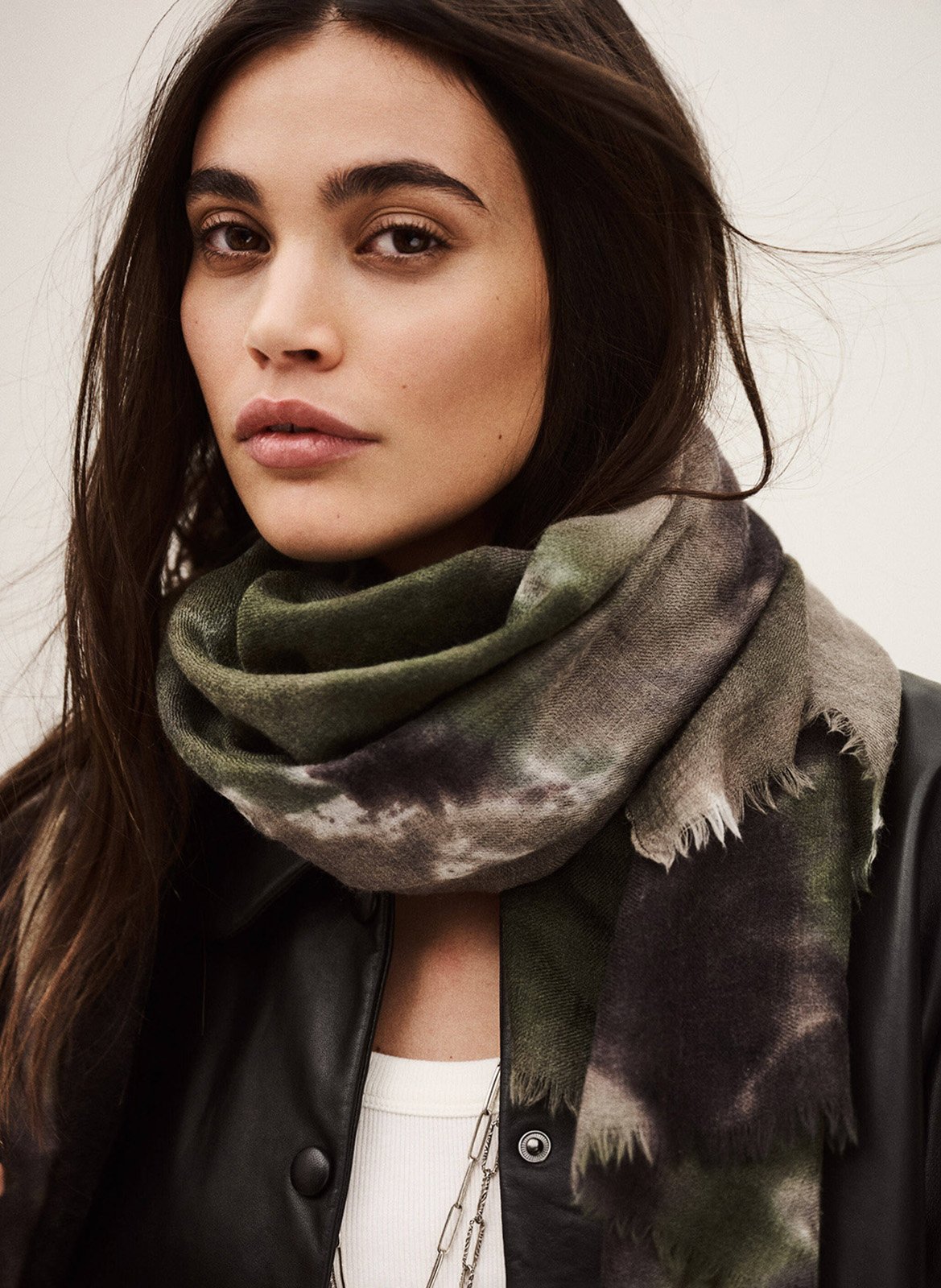 Foulard imprimé en laine et soie sofia BA&SH Kaki