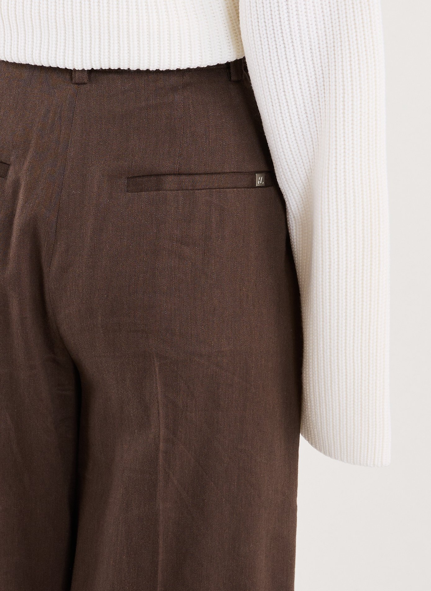 Trousers in blended linen with pleats. HELMUT LANG Brown