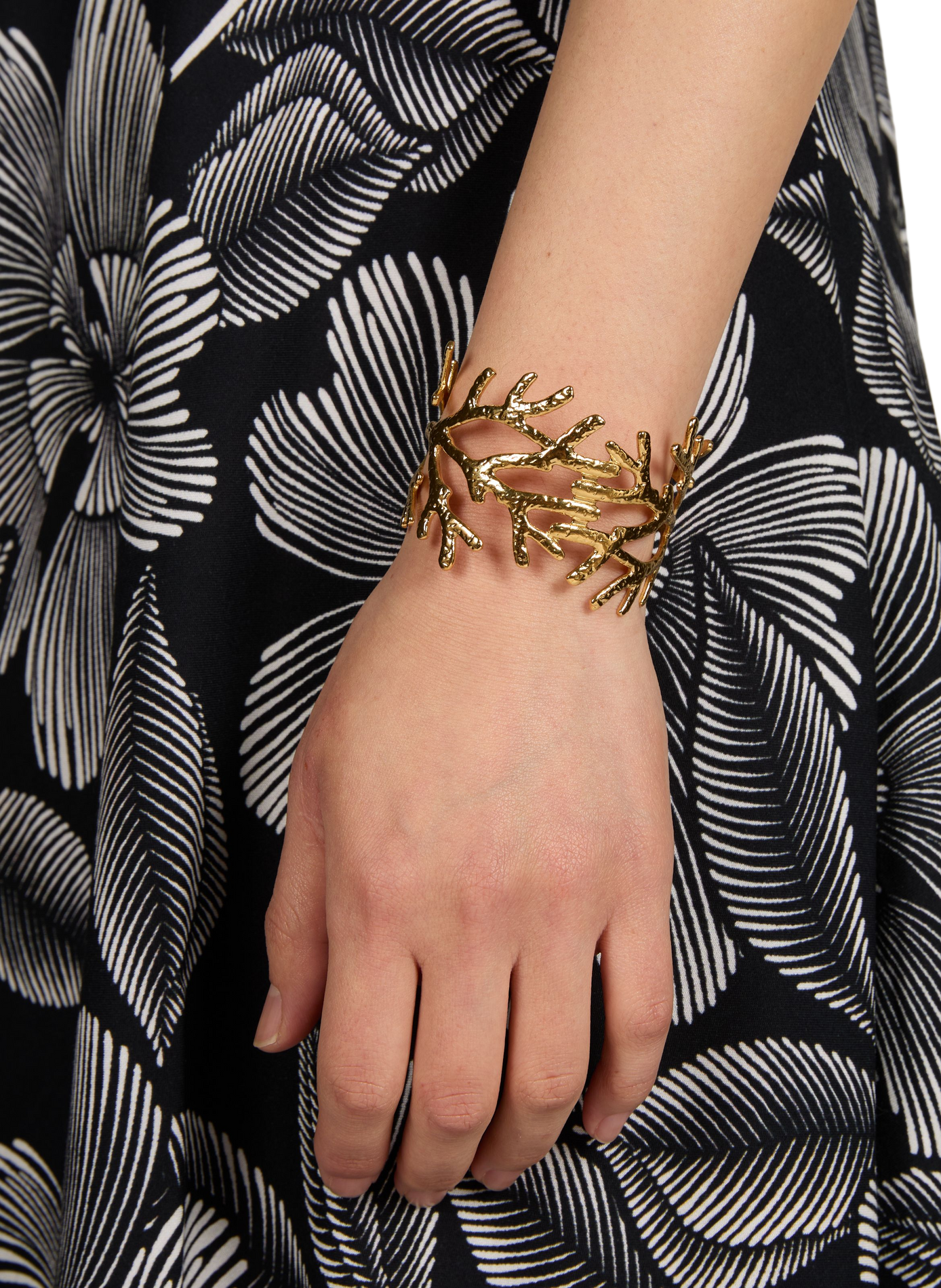 Cuff bracelet AU PRINTEMPS PARIS Golden