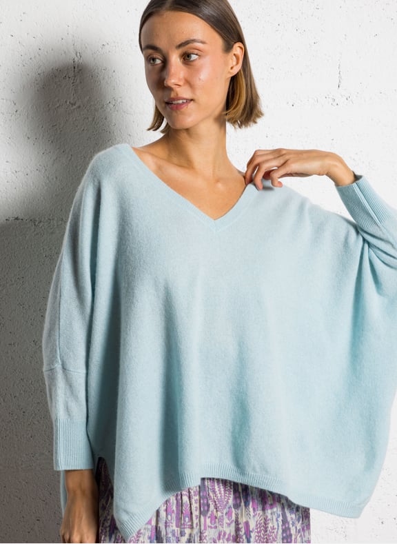 Pull col v oversize en cachemire minie Vert by KUJTEN KUJTEN Pull col v oversize en cachemire minie Vert