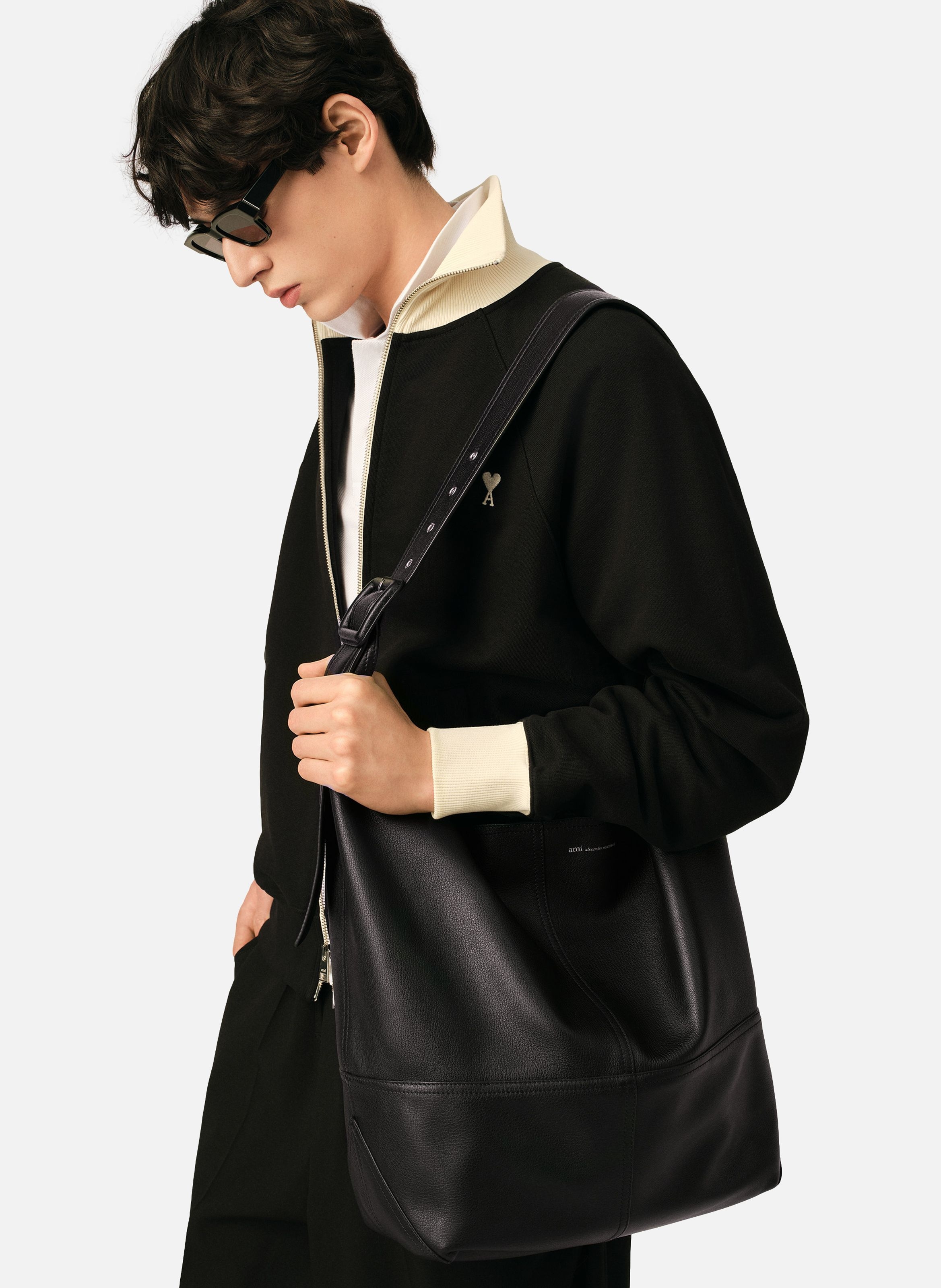 Sac porté croisé etienne unisexe en cuir de taurillon AMI PARIS Noir