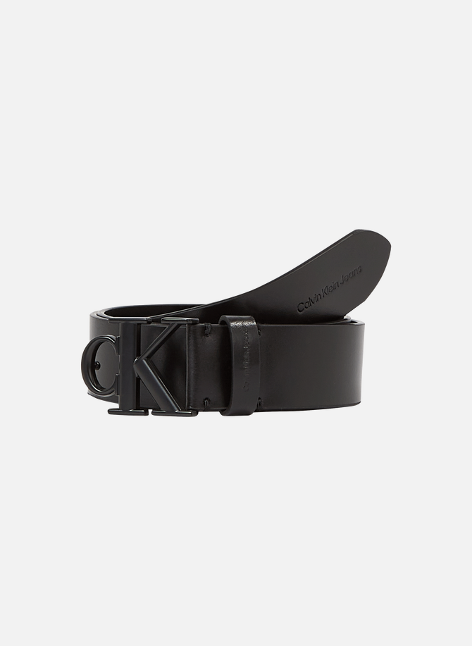 Dimensions: 4 cm (1.6 in)
	
	Plain-coloured
	
	Buckle
	
	Engraved logo on the inside
	
	Five-hole adjustment CALVIN KLEIN