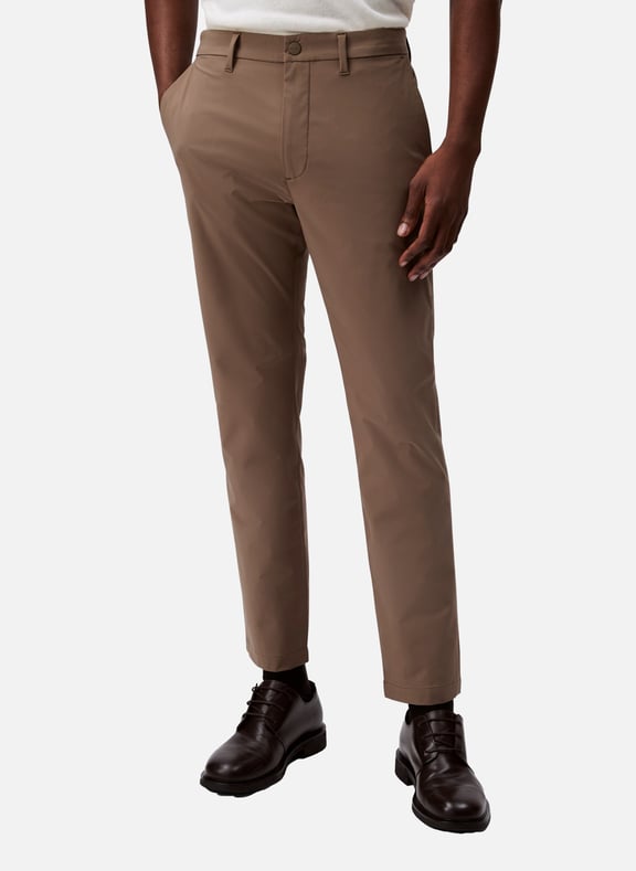 Pantalon Slim Tech Stretch Beige by CALVIN KLEIN CALVIN KLEIN Pantalon Slim Tech Stretch Beige