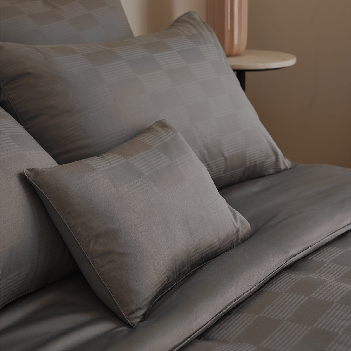 Taie d'oreiller en satin de coton, damier DESFORGES Gris